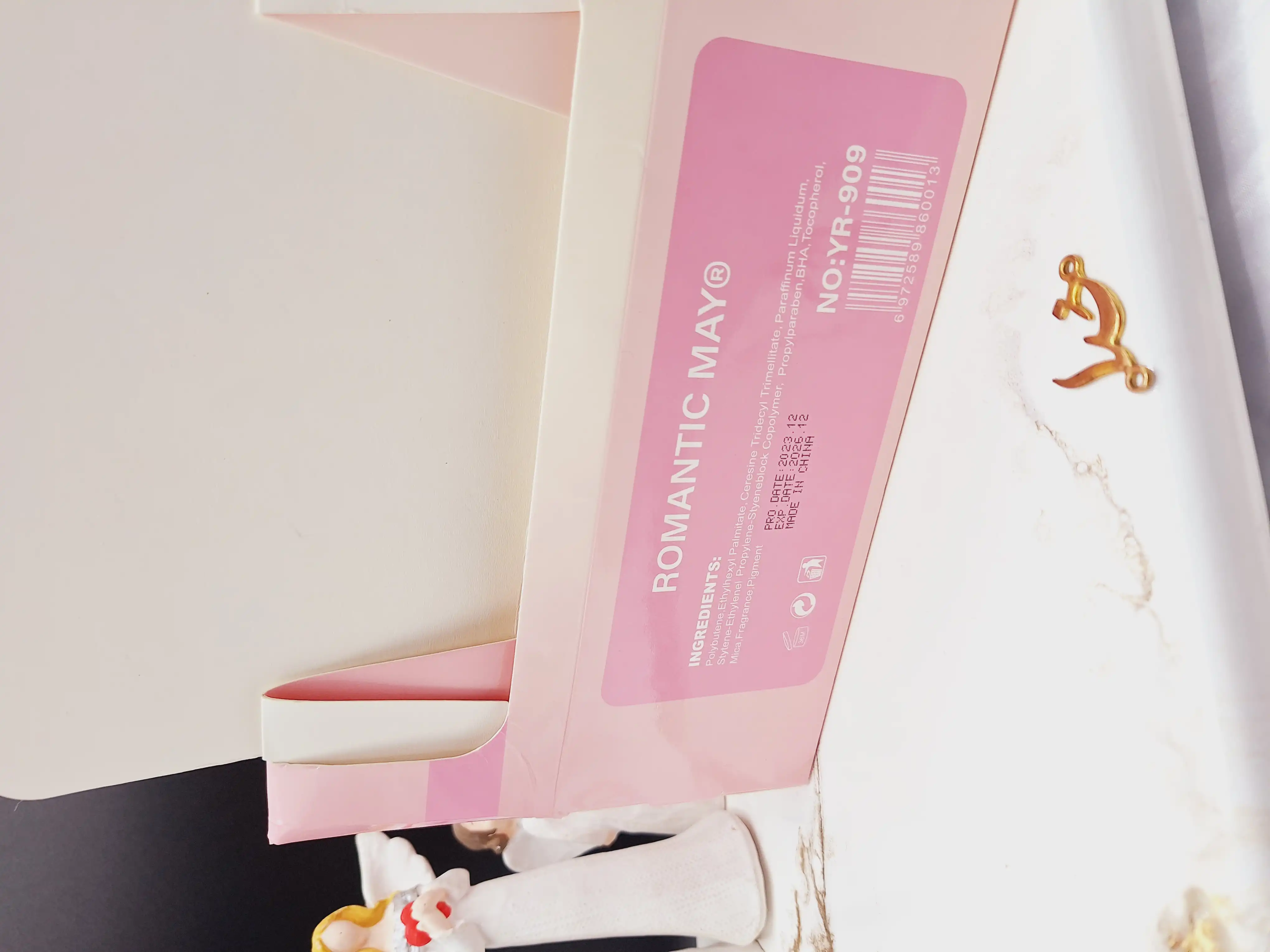 رژ گونه پد دار مایع برند ROMANTIC MAY کد YR-909