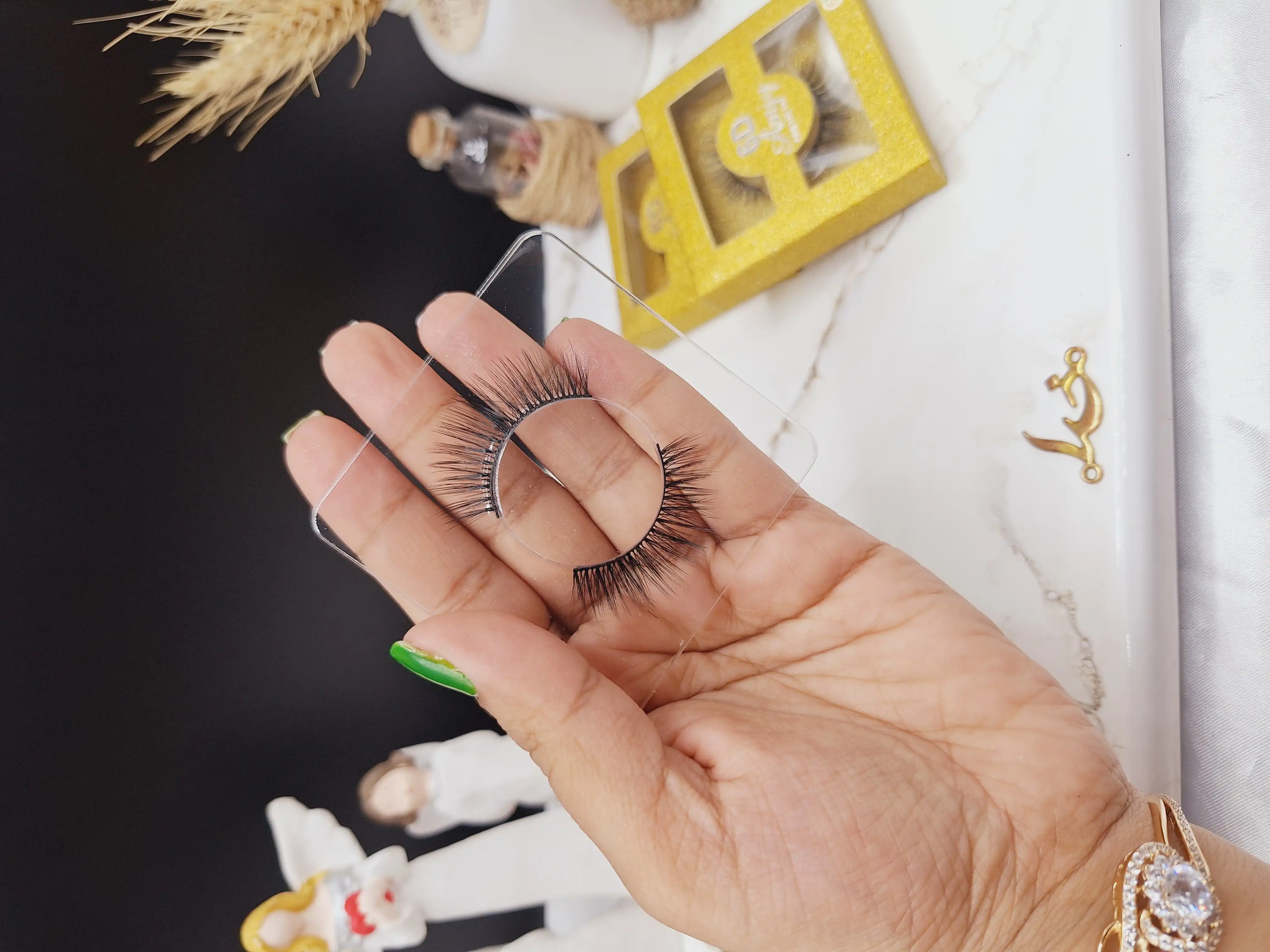 مژه مصنوعی 6 بعدی کارتن طلایی برند Amjy کد JY_001