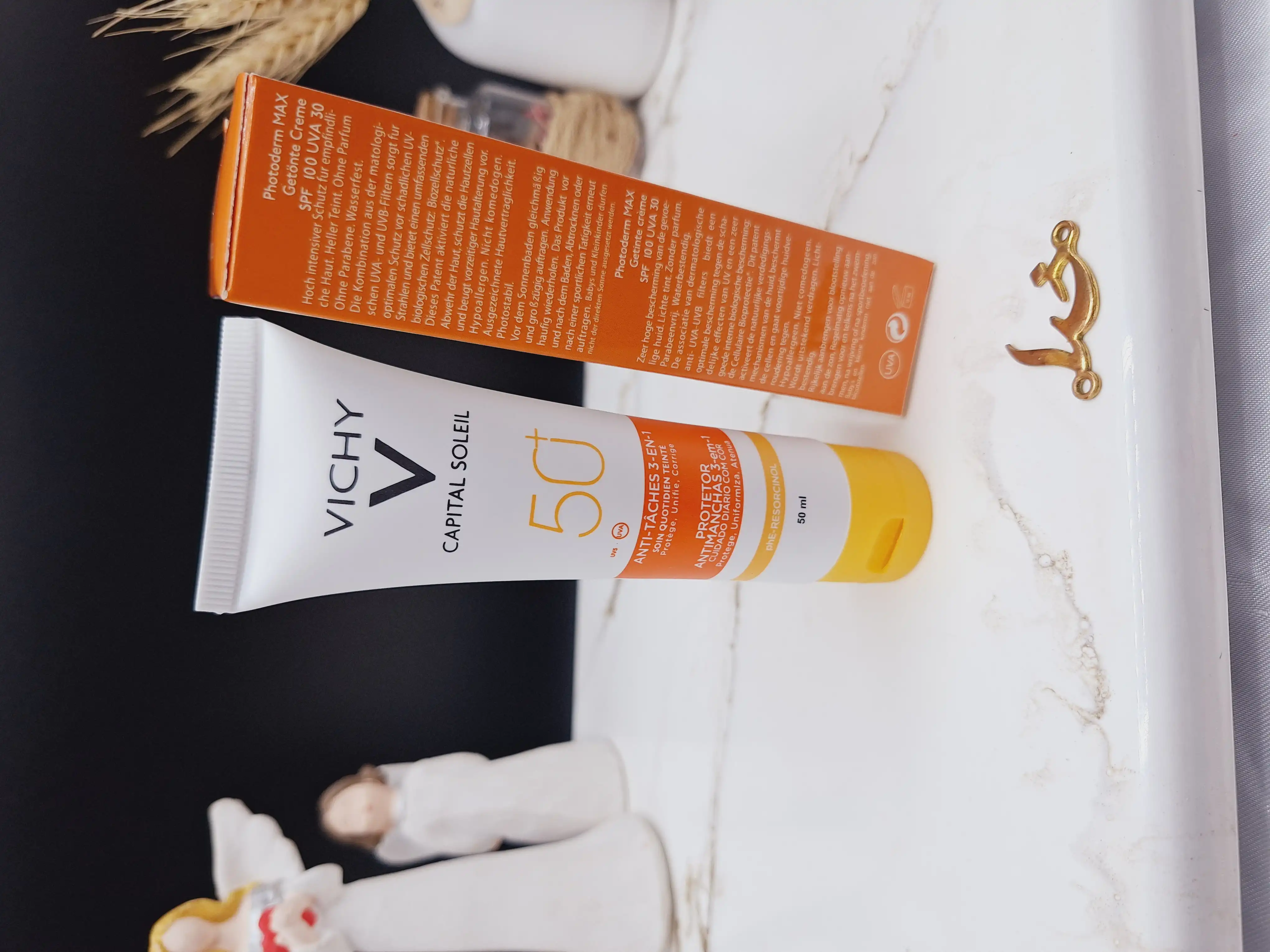 کرم ضد آفتاب رنگی جوانساز و ضد لک ویشی کاپیتال سولیل ویشی VICHY  SPF50 کد 1826