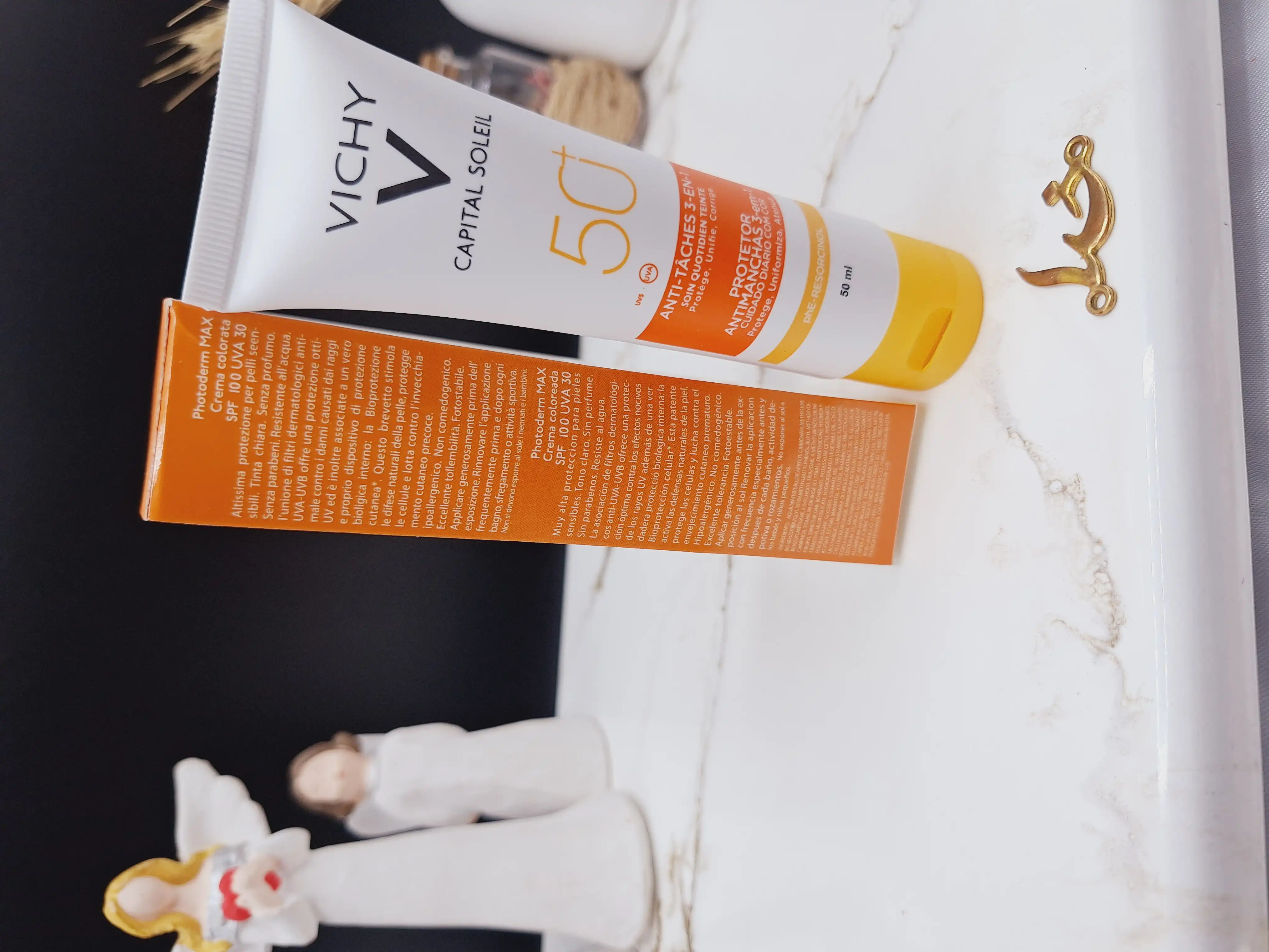 کرم ضد آفتاب رنگی جوانساز و ضد لک ویشی کاپیتال سولیل ویشی VICHY  SPF50 کد 1826