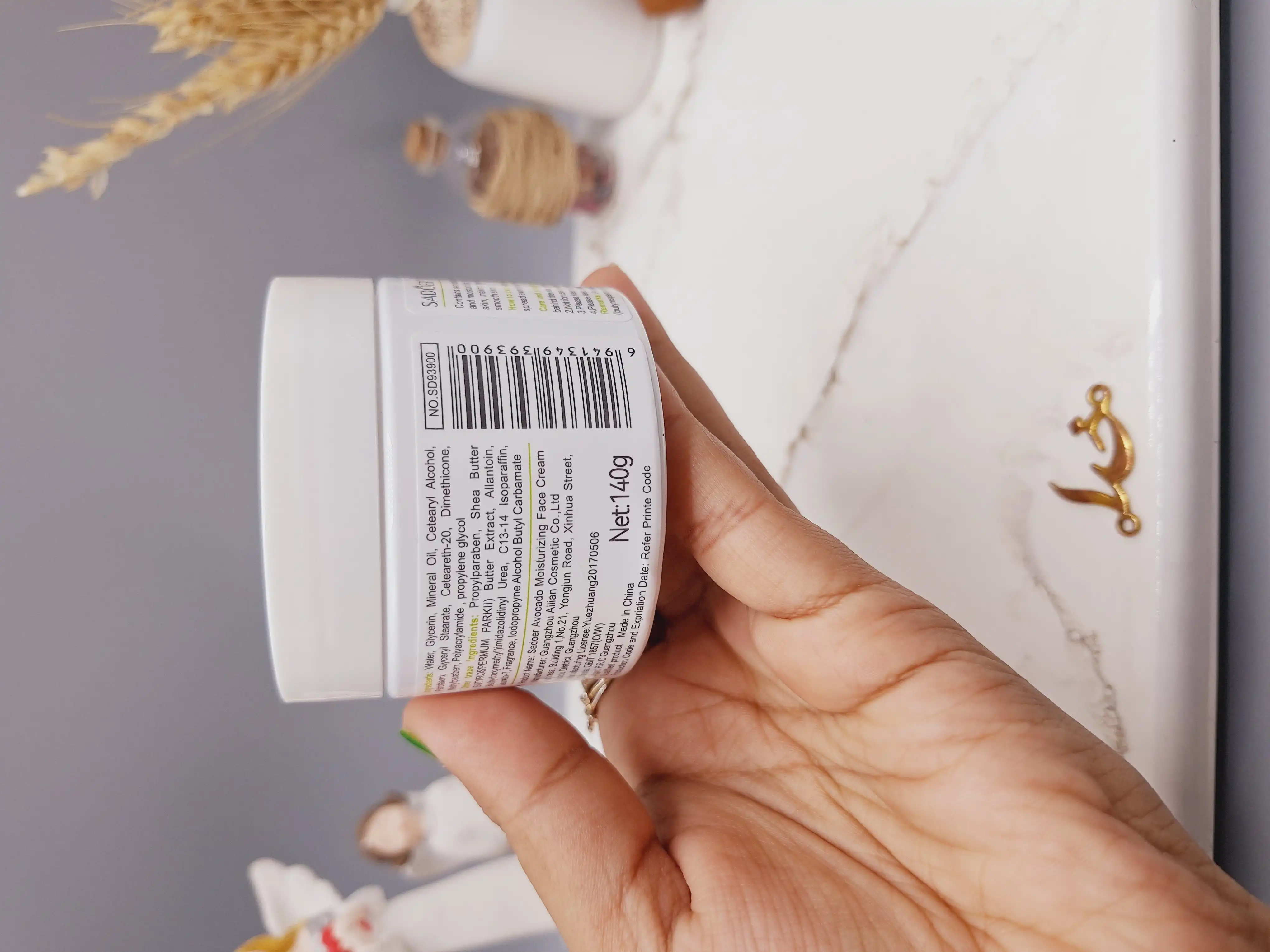 کرم صورت مرطوب کننده و تغذیه کننده پوست آووکادو سادور SADOER کد SD93900