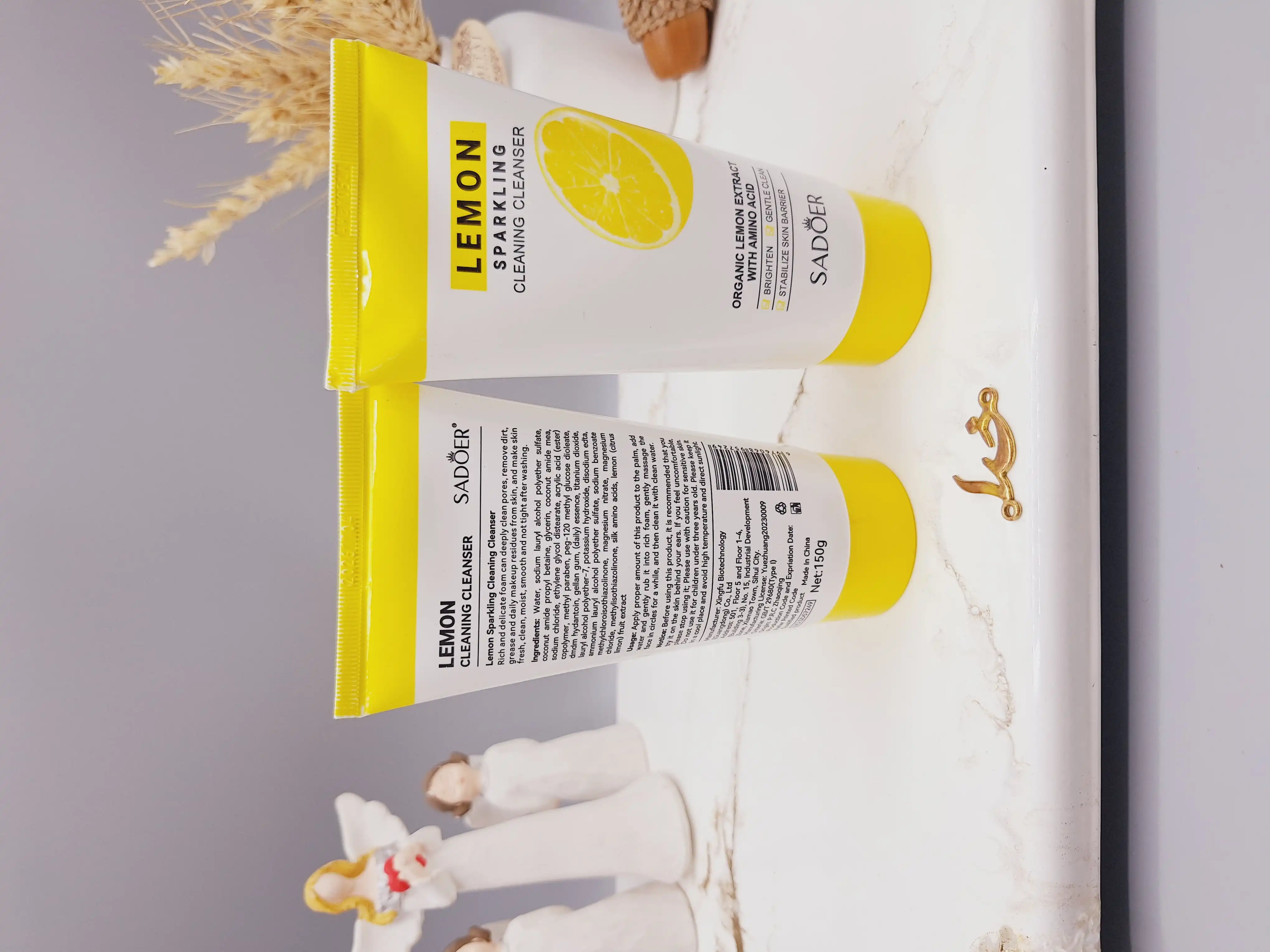 فوم شستشو صورت روشن کننده با عصاره لیمو سادور SADOER کد SD57249