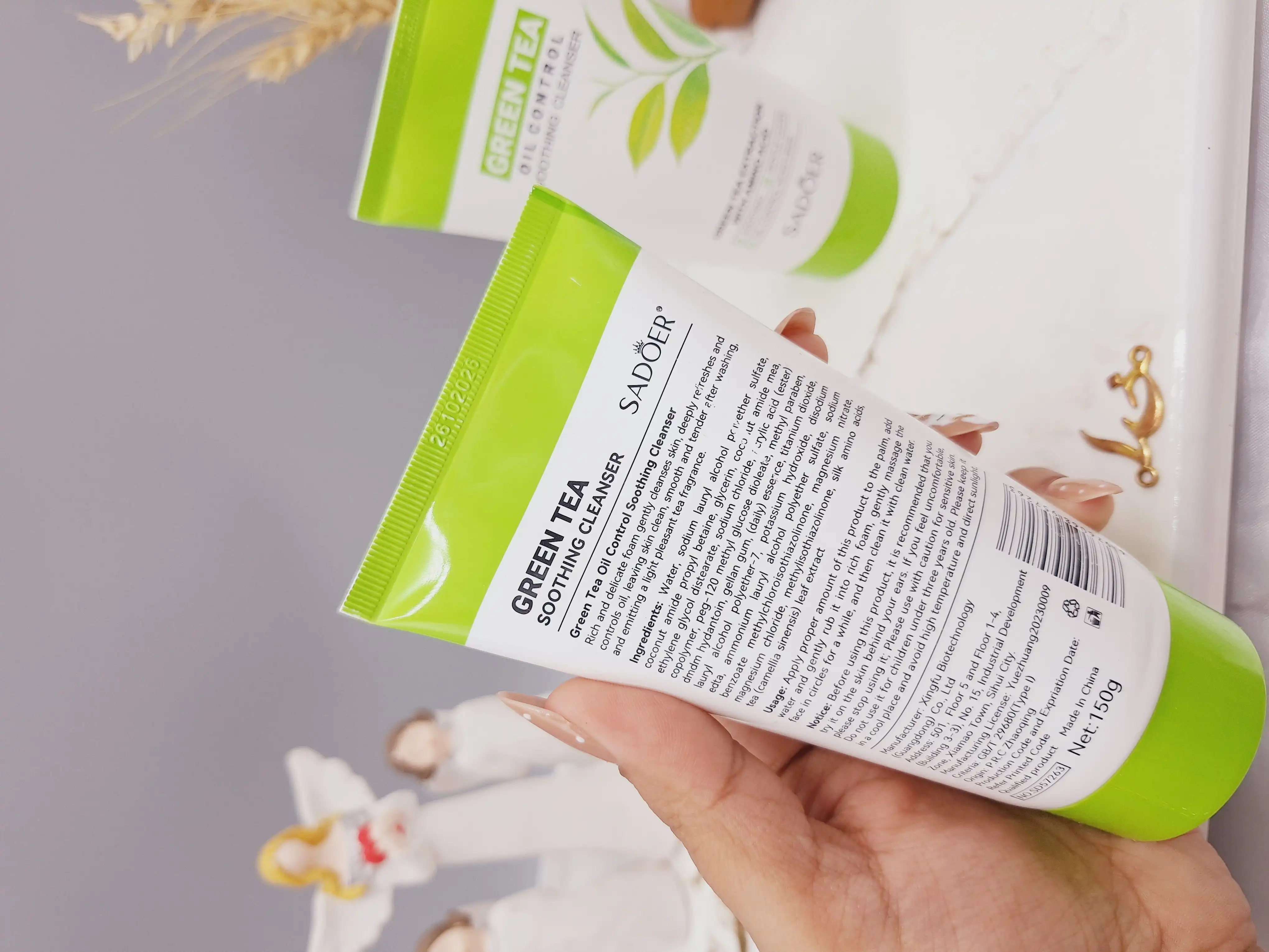 فوم شستشو صورت با عصاره چایی سبز برند سادور SADOER کد SD57263