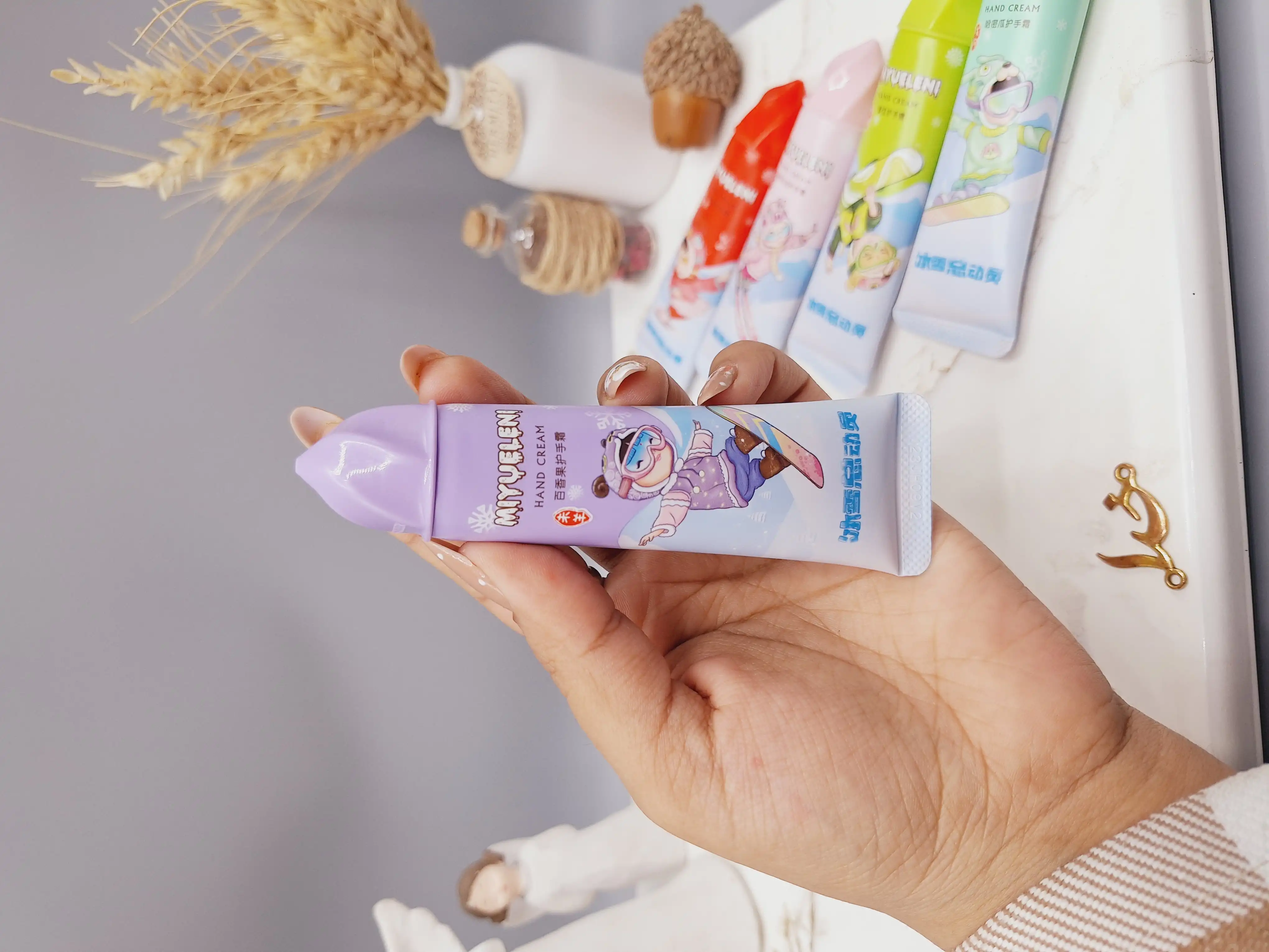 پک پنج عددی کرم دست مدل شکوفه طرح اسکیمو برند MIYUELENI کد 7166