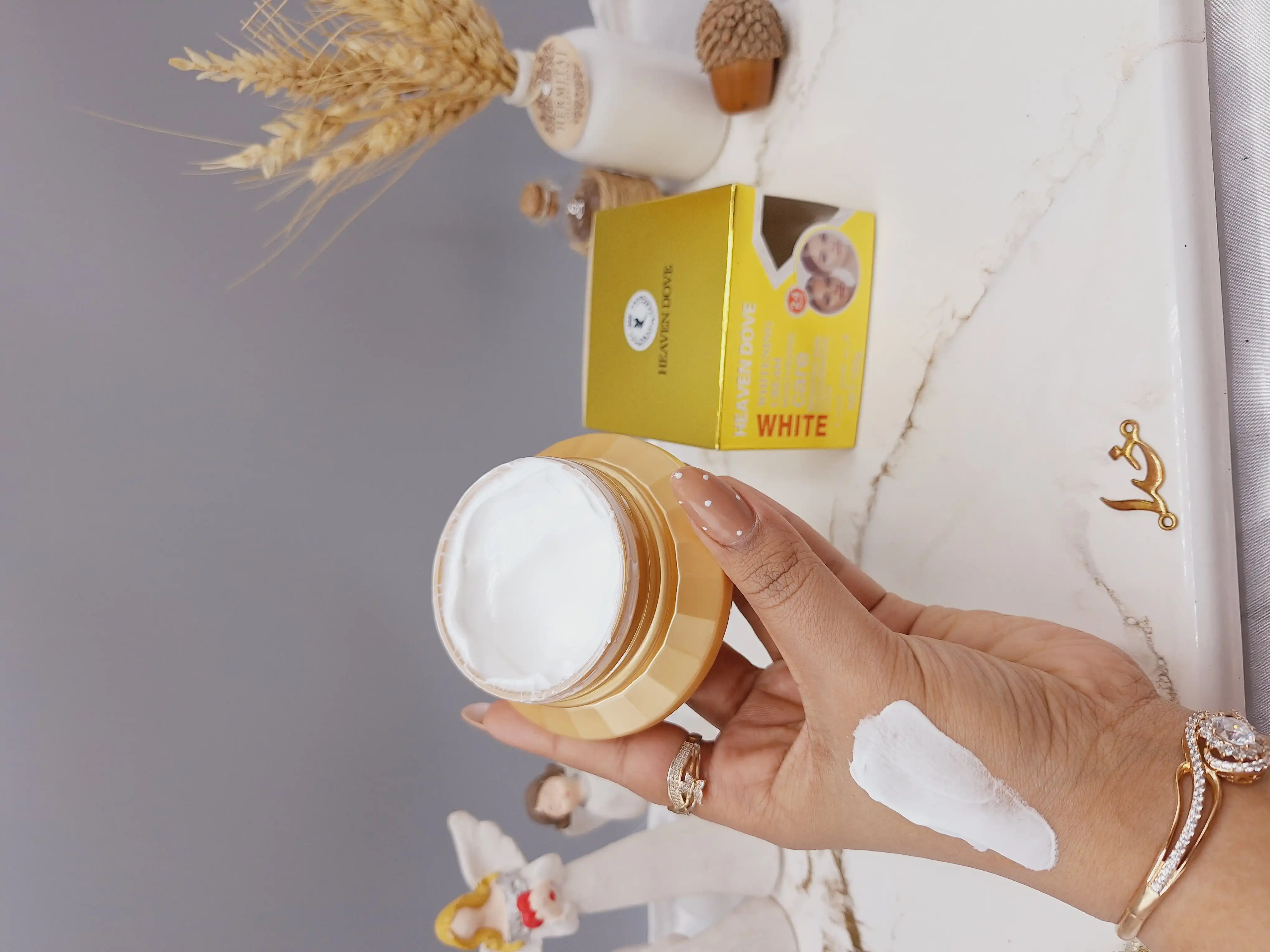 کرم کاسه ای مراقبت از پوست و سفید کننده برند HEAVEN DOVE کارتن طلایی کد HD_1061A