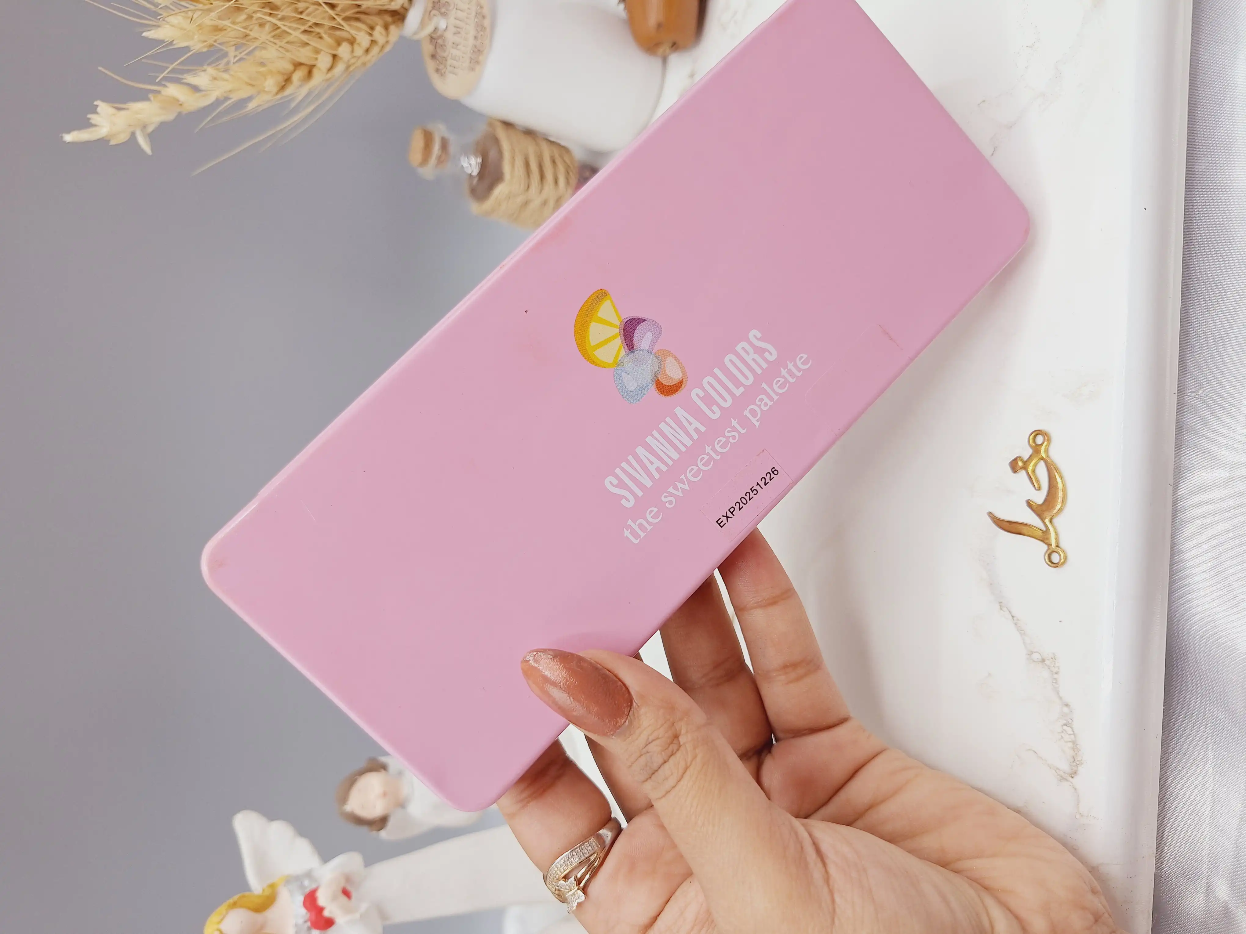 پالت سایه جعبه فلزی آبنباتی 18 رنگ سیوانا SIVANNA