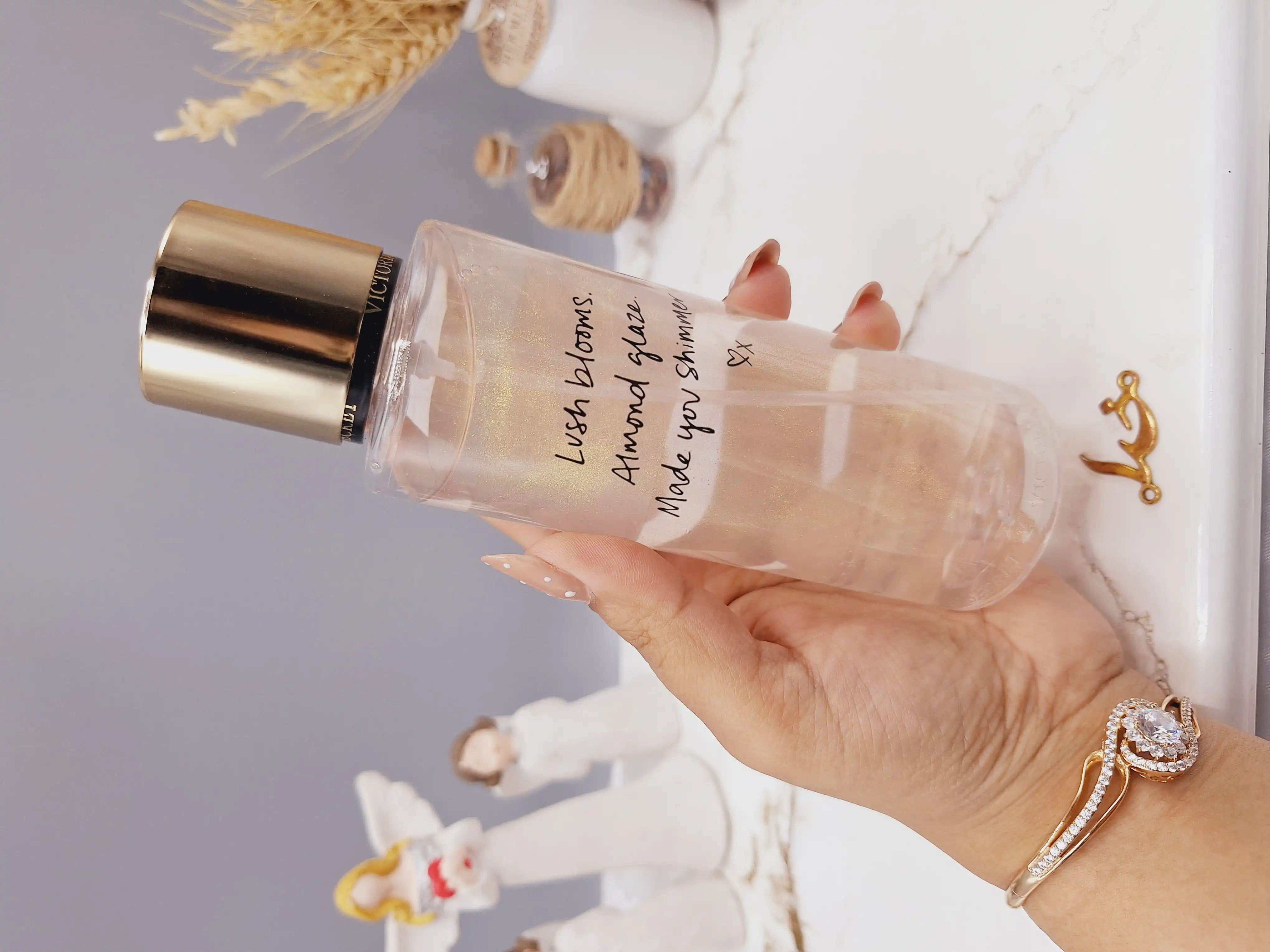 بادی اسپلش 250 ml ویکتوریا سکرت مدل Velvet Petals Shimmer اورجینال