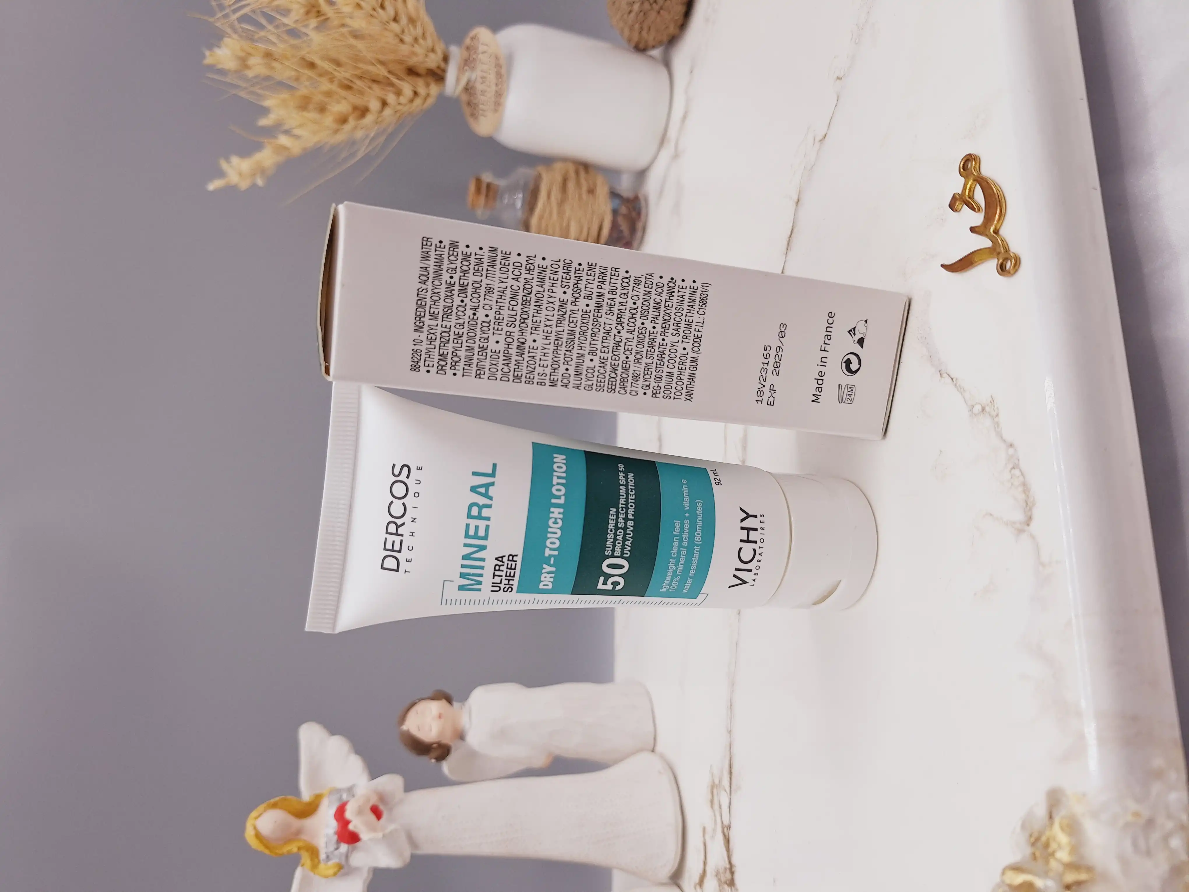 ضد آفتاب حاوی لوسیون برند DERCOS (های کپی درجه ۱) کد 3190