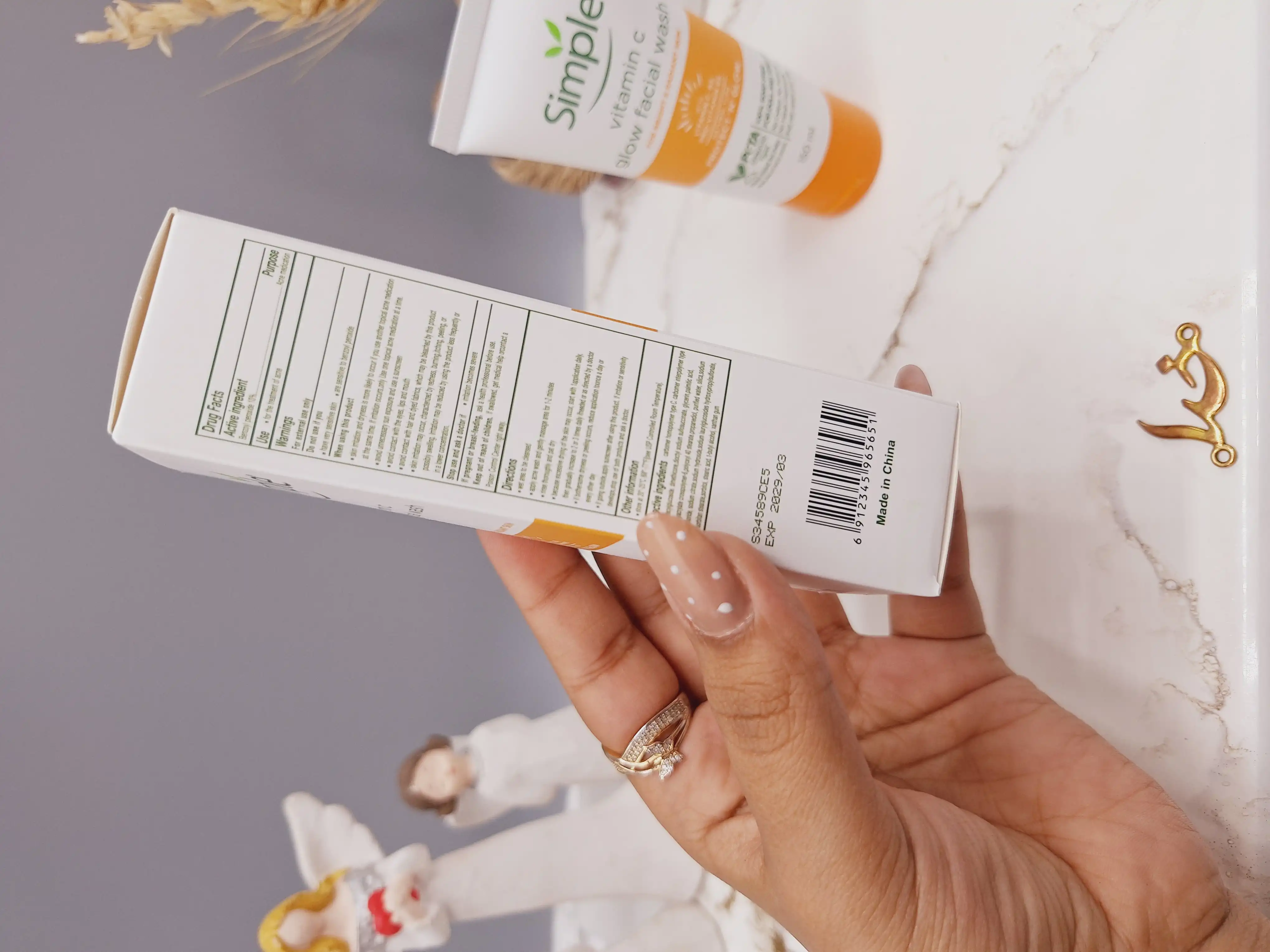 شوینده صورت ویتامین سی سیمپل حجم 150 میل Simple (های کپی درجه 1) اماراتی کد 5651