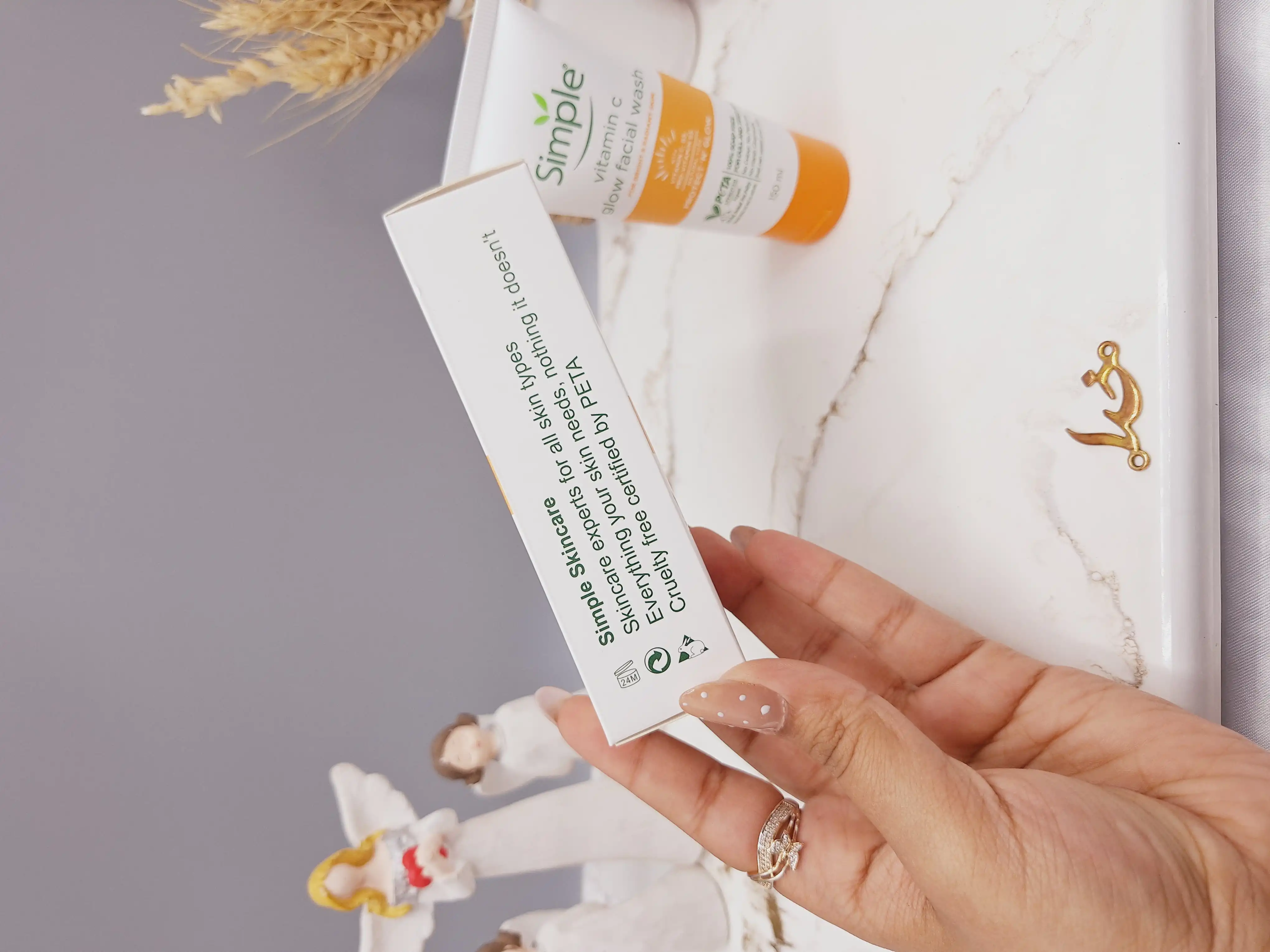 شوینده صورت ویتامین سی سیمپل حجم 150 میل Simple (های کپی درجه 1) اماراتی کد 5651