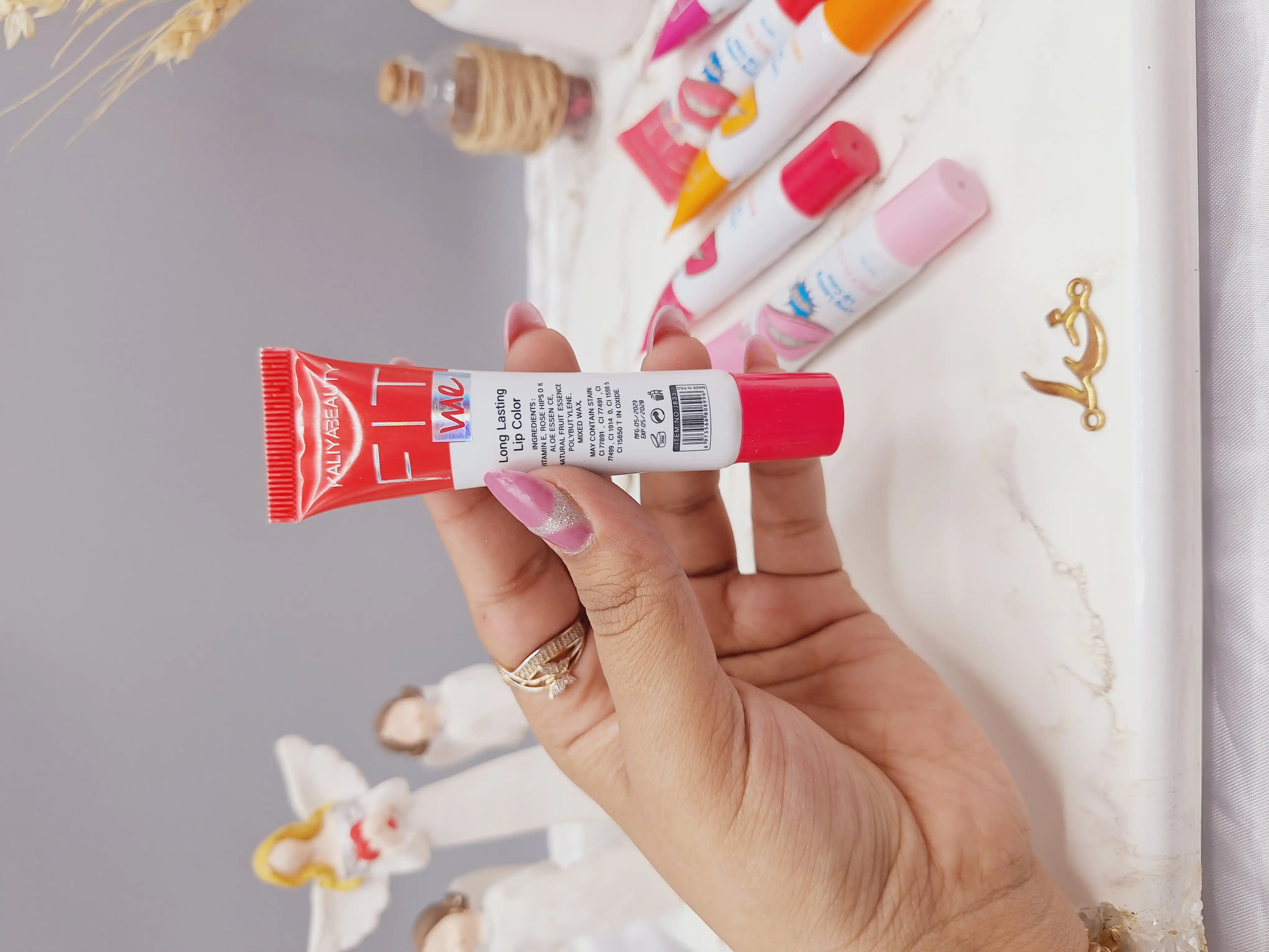 ماسک لب تیوپی پرطرفدار با رنگدهی عالی لب برند KALIYABEAUTY کد j833