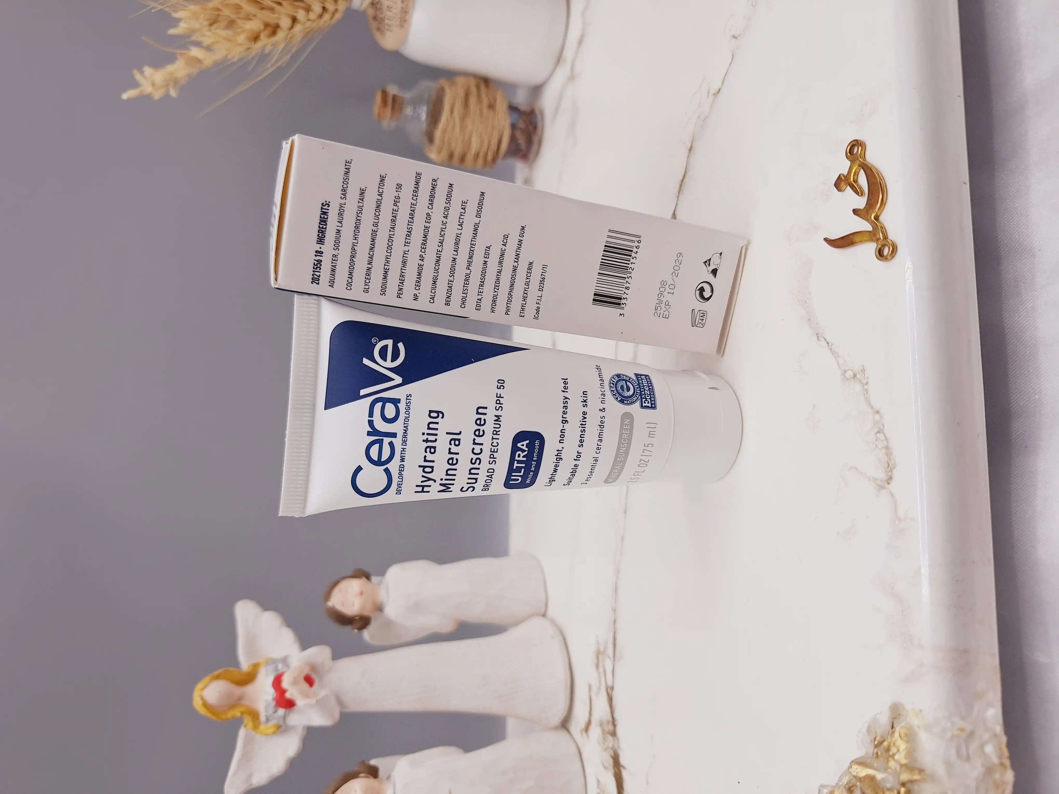 کرم ضدآفتاب مناسب برای پوست های حساس Cara Ve (های کپی درجه 1) اماراتی کد 5466