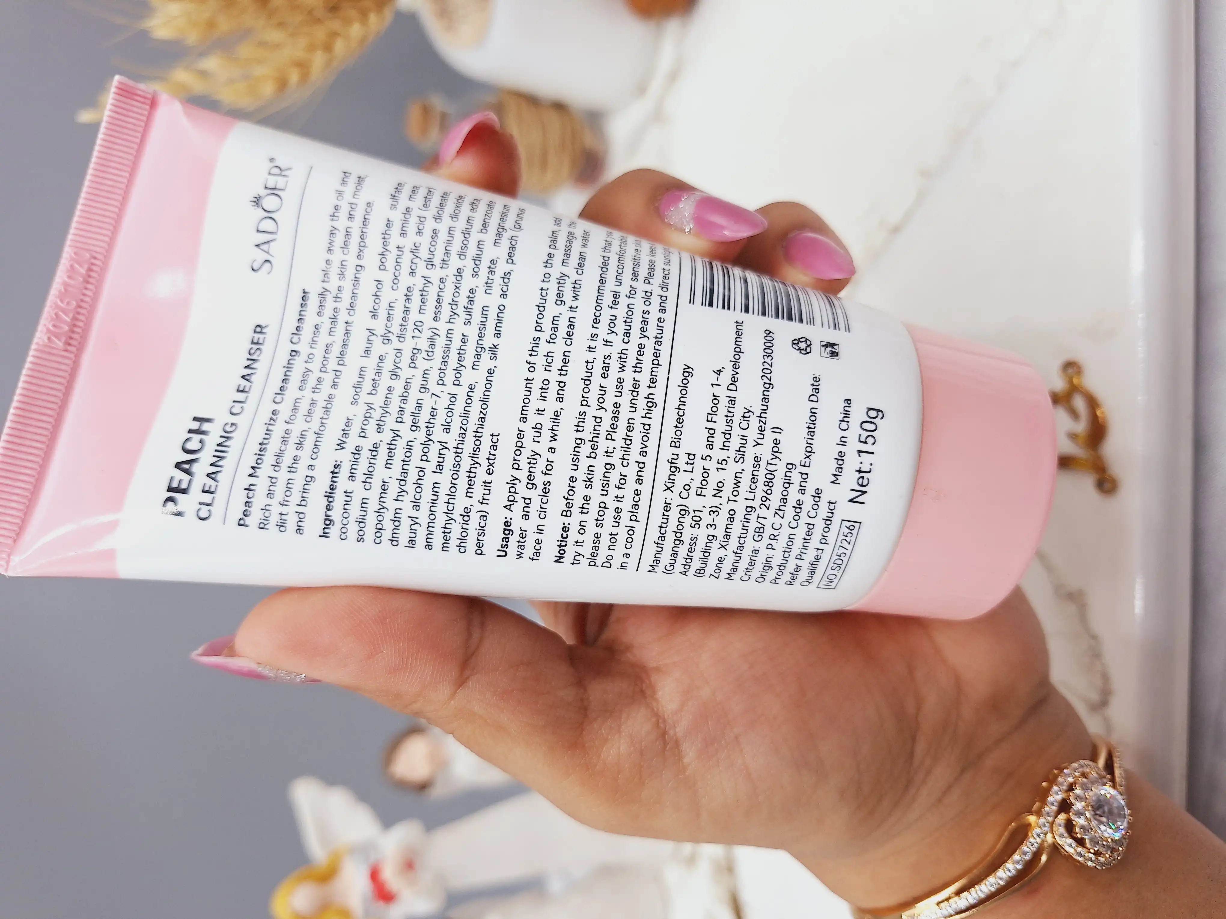 فوم شستشو صورت با عصاره هلو سادور SADOER کد SD57263