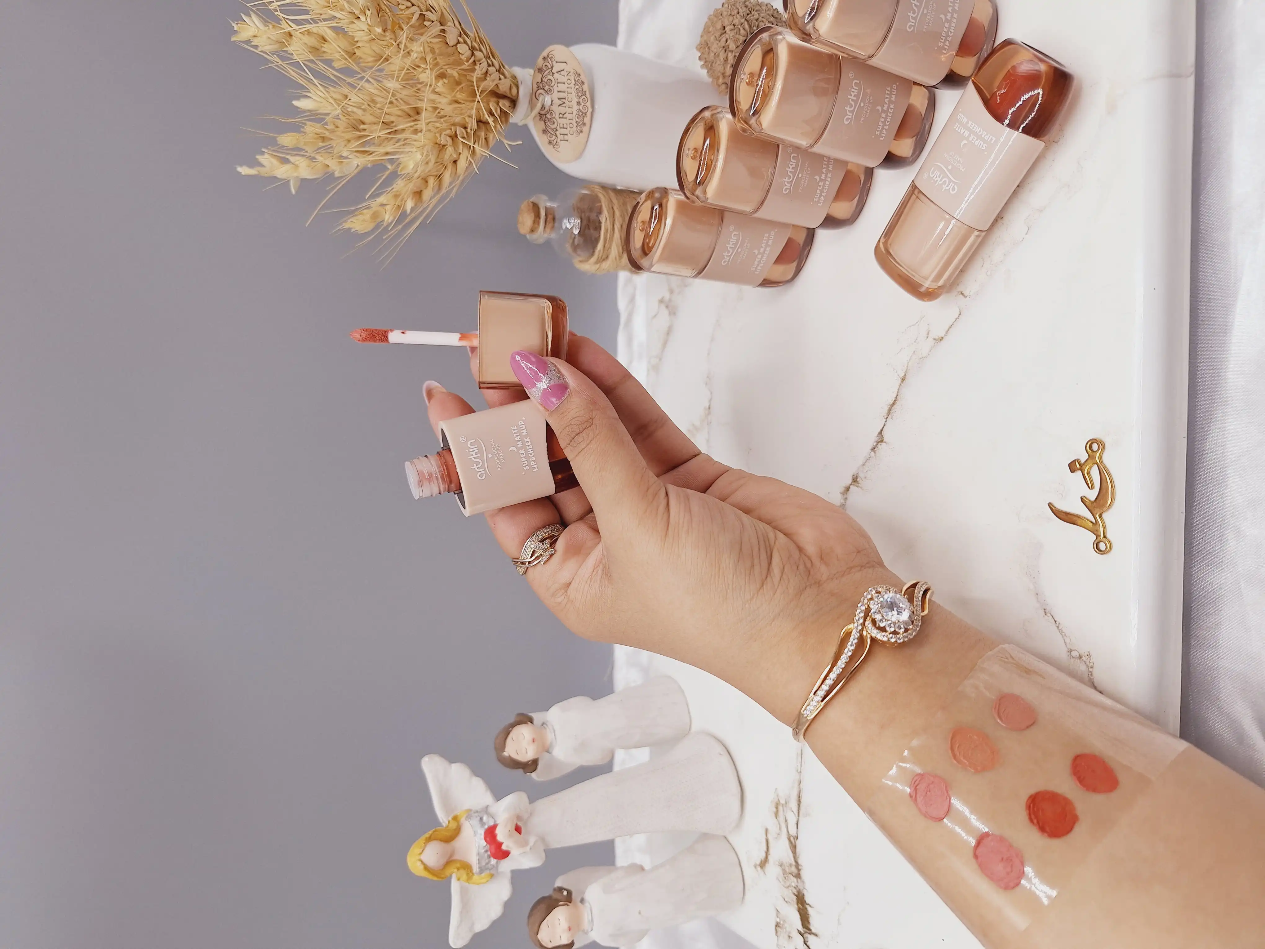 رژ لب مایع فوق العاده مات و مخملی برند آرتسکین artskin کد AS 972191