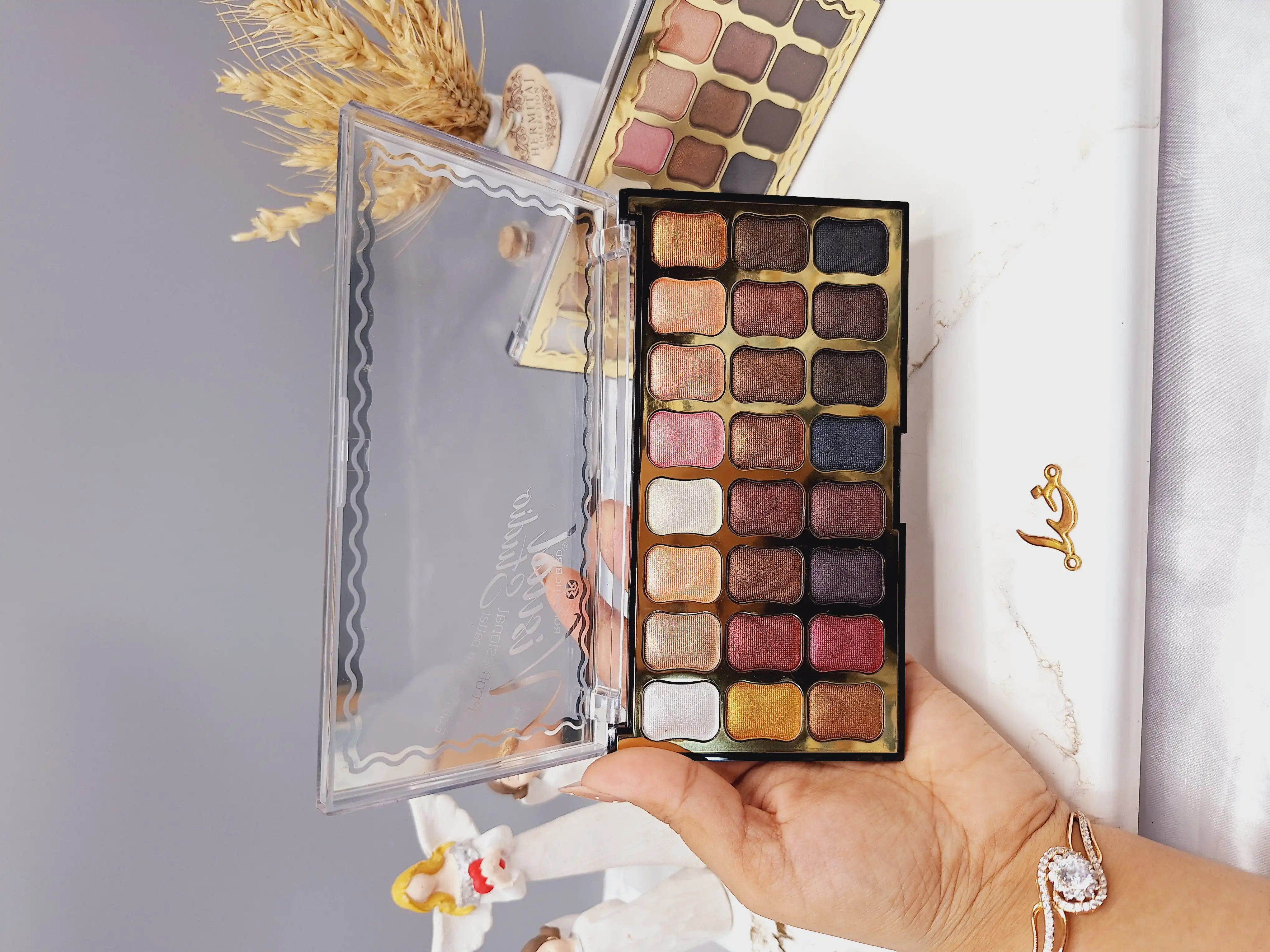 پالت سایه 24 رنگ برند رومانتیک برد ROMANTIC BIRD کد T 555 A