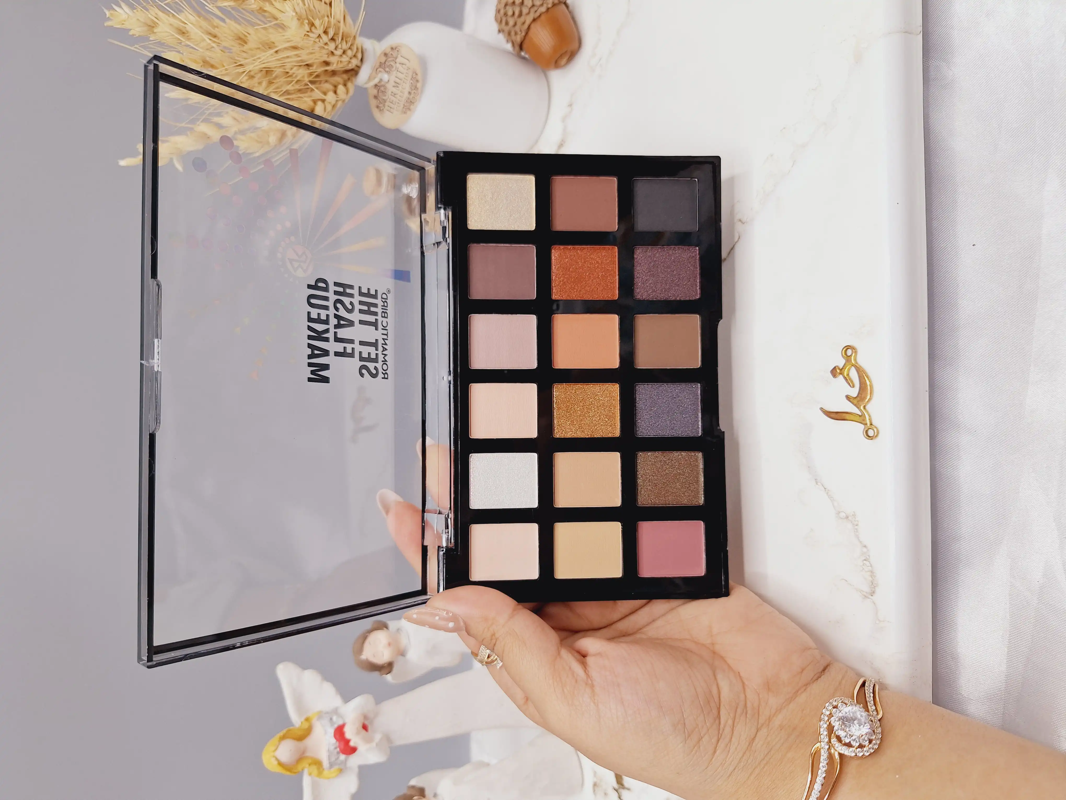 پالت سایه 18 رنگ برند رومانتیک برد ROMANTIC BIRD کد F567