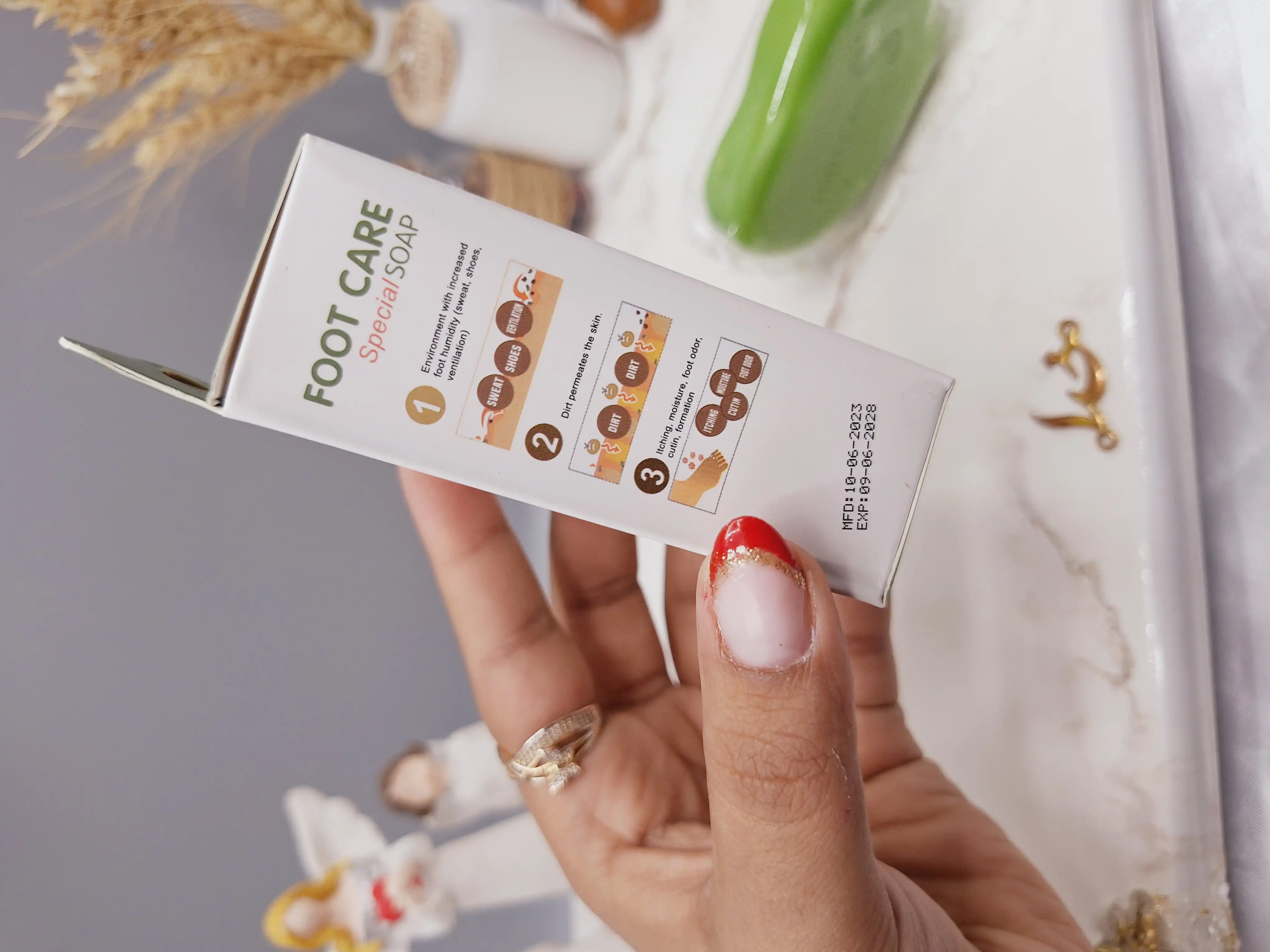 صابون لایه بردار و رفع بوی بد پا FOOT CARE کد 1053