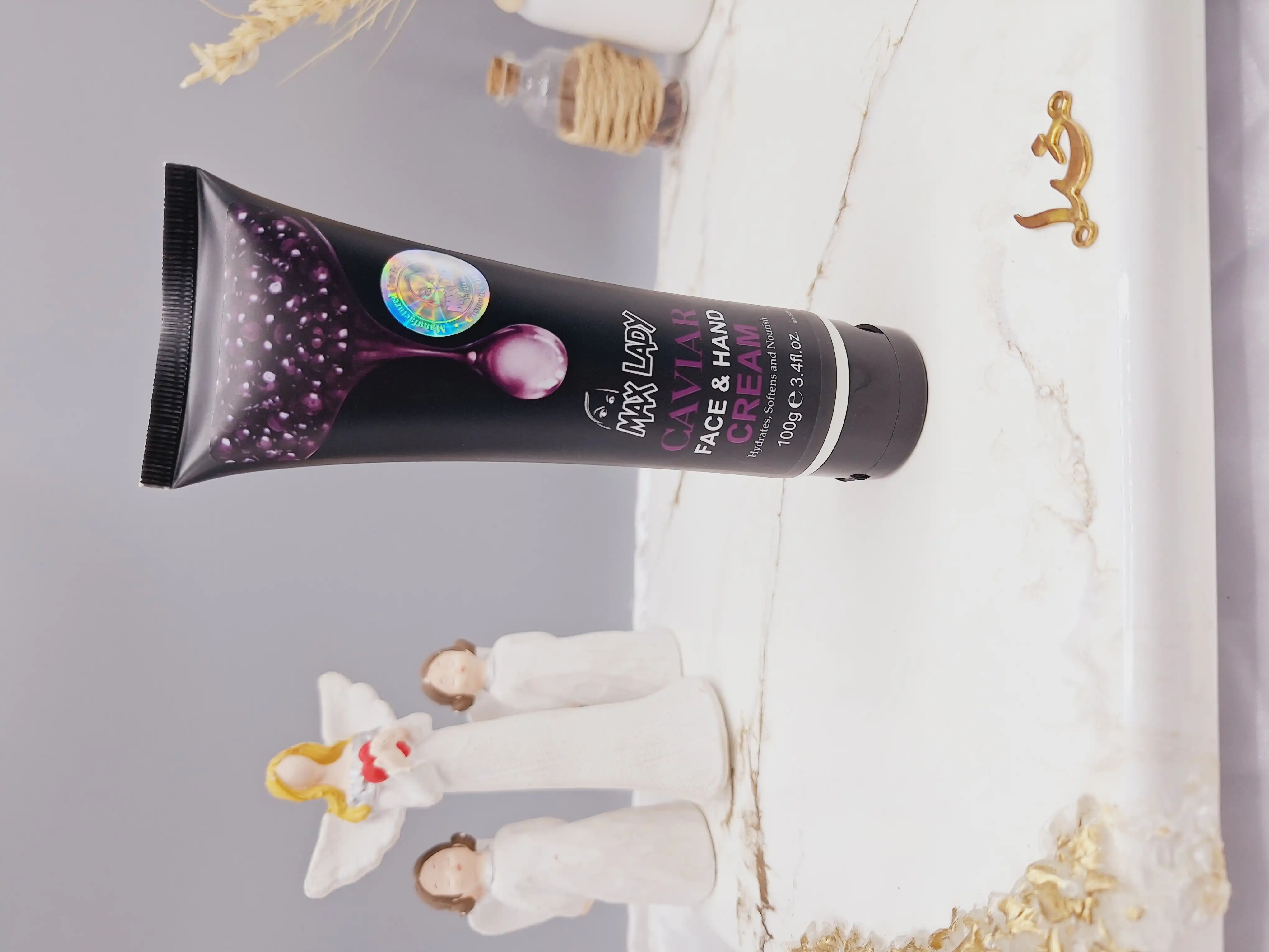 کرم مرطوب کننده و آبرسان خاویار برند مکس لیدی MAX LADY کد MX_2231