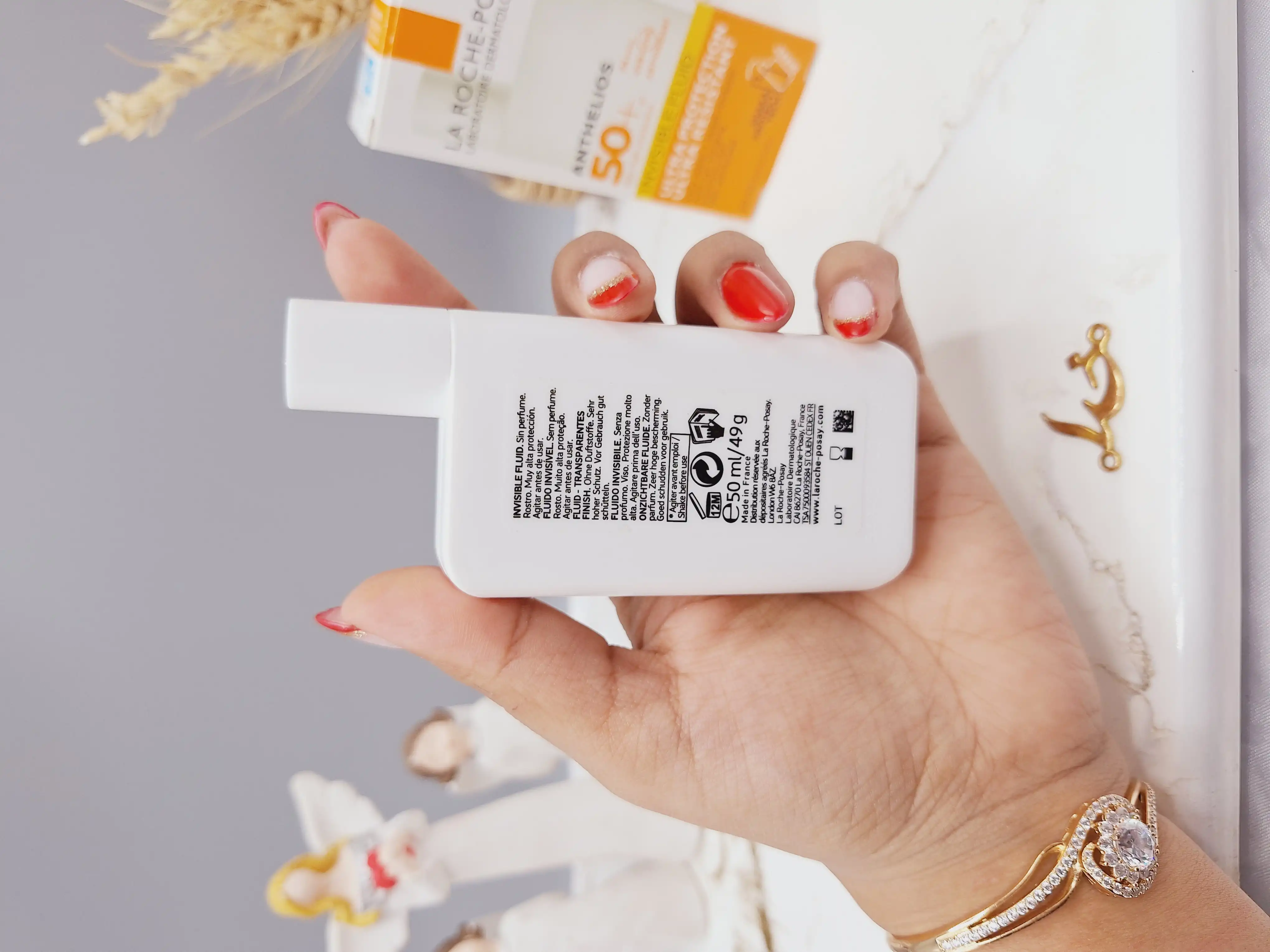 ضد آفتاب بی رنگ لاروش پوزای با spf50 ساخت امارات کد 2662