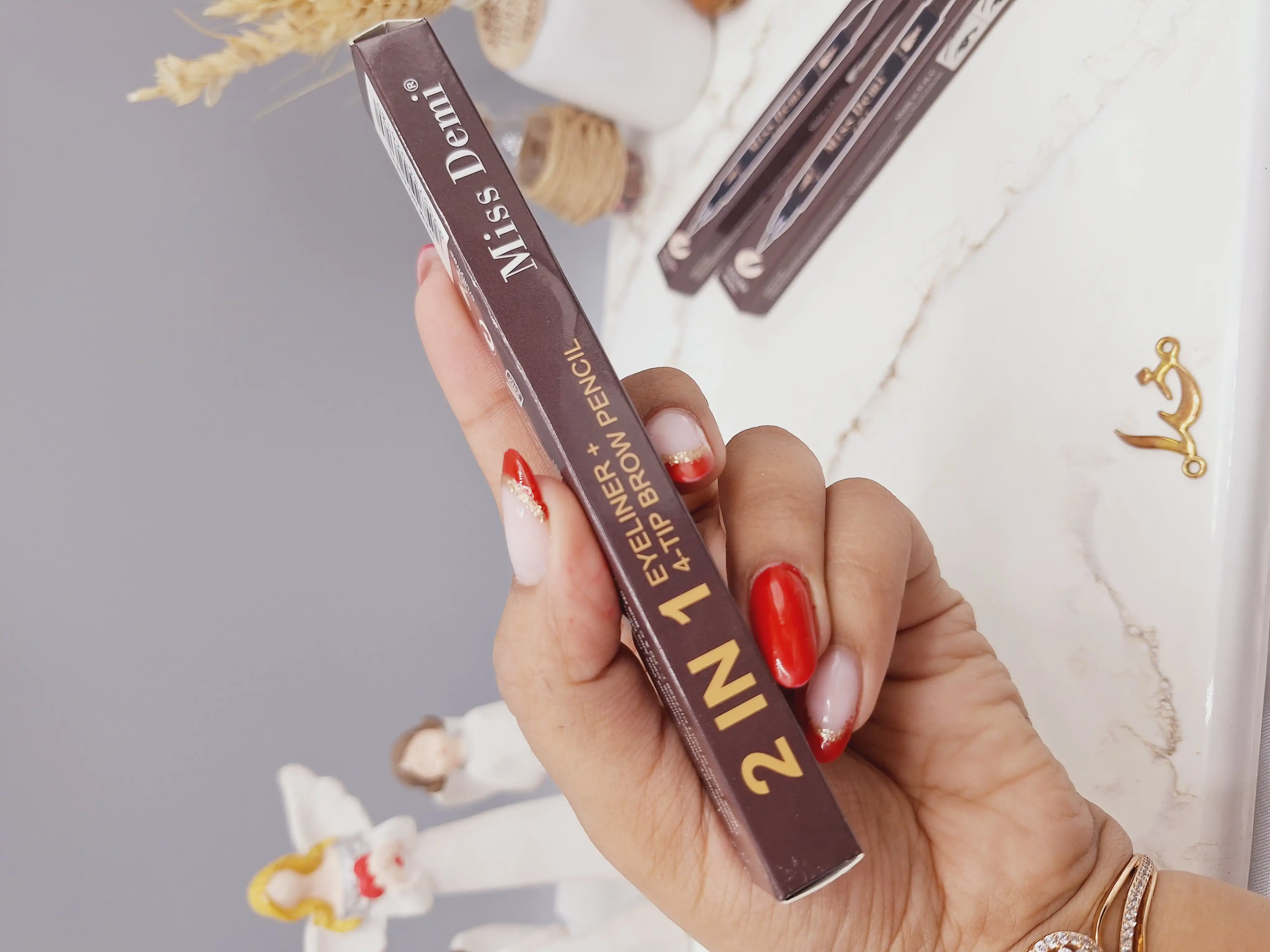 خط چشم و هاشور دو سر برند میس دمی Miss Demi