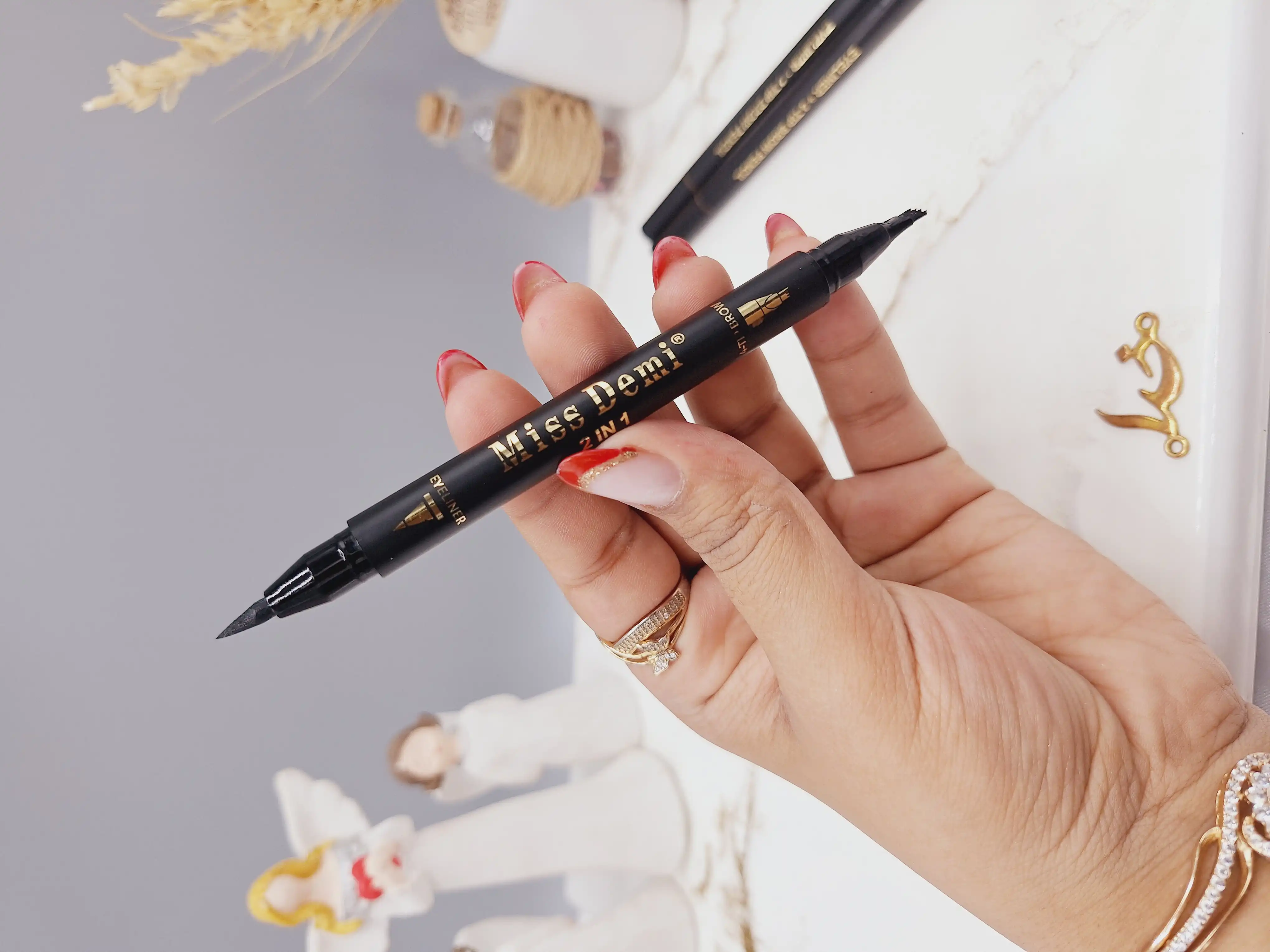 خط چشم و هاشور دو سر برند میس دمی Miss Demi