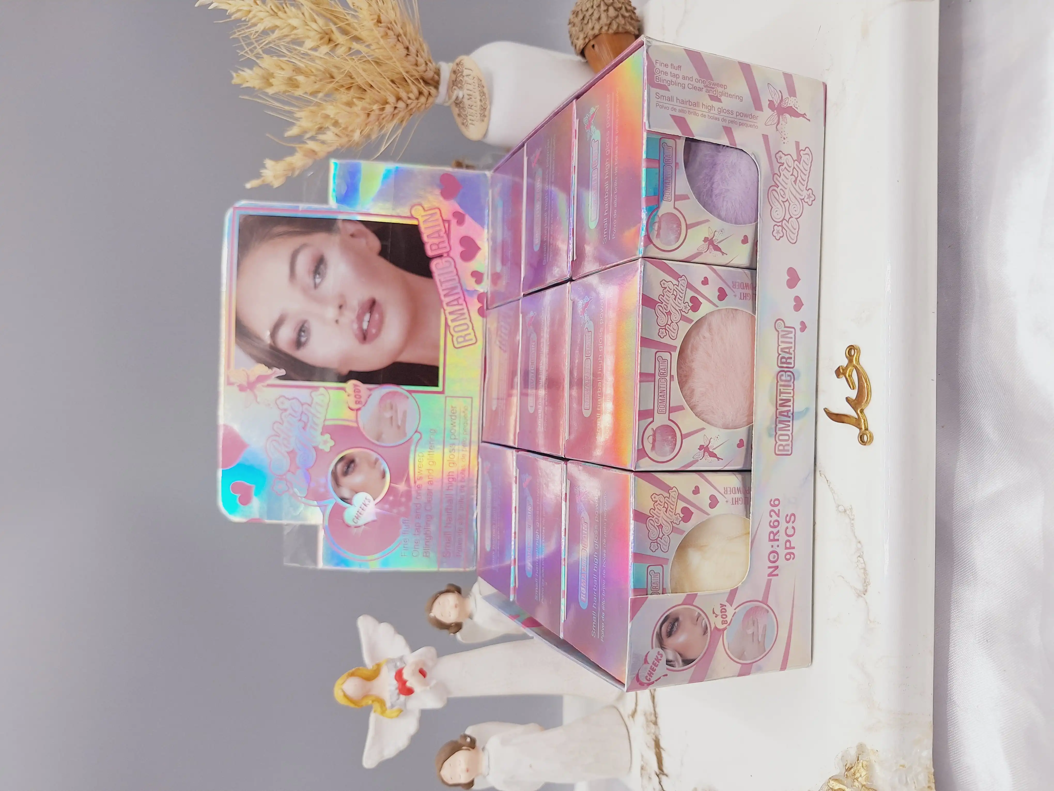 بمب هایلایتر شاین دار پنبه ای برای بدن و صورت برند ROMANTIC RAIN کد R626