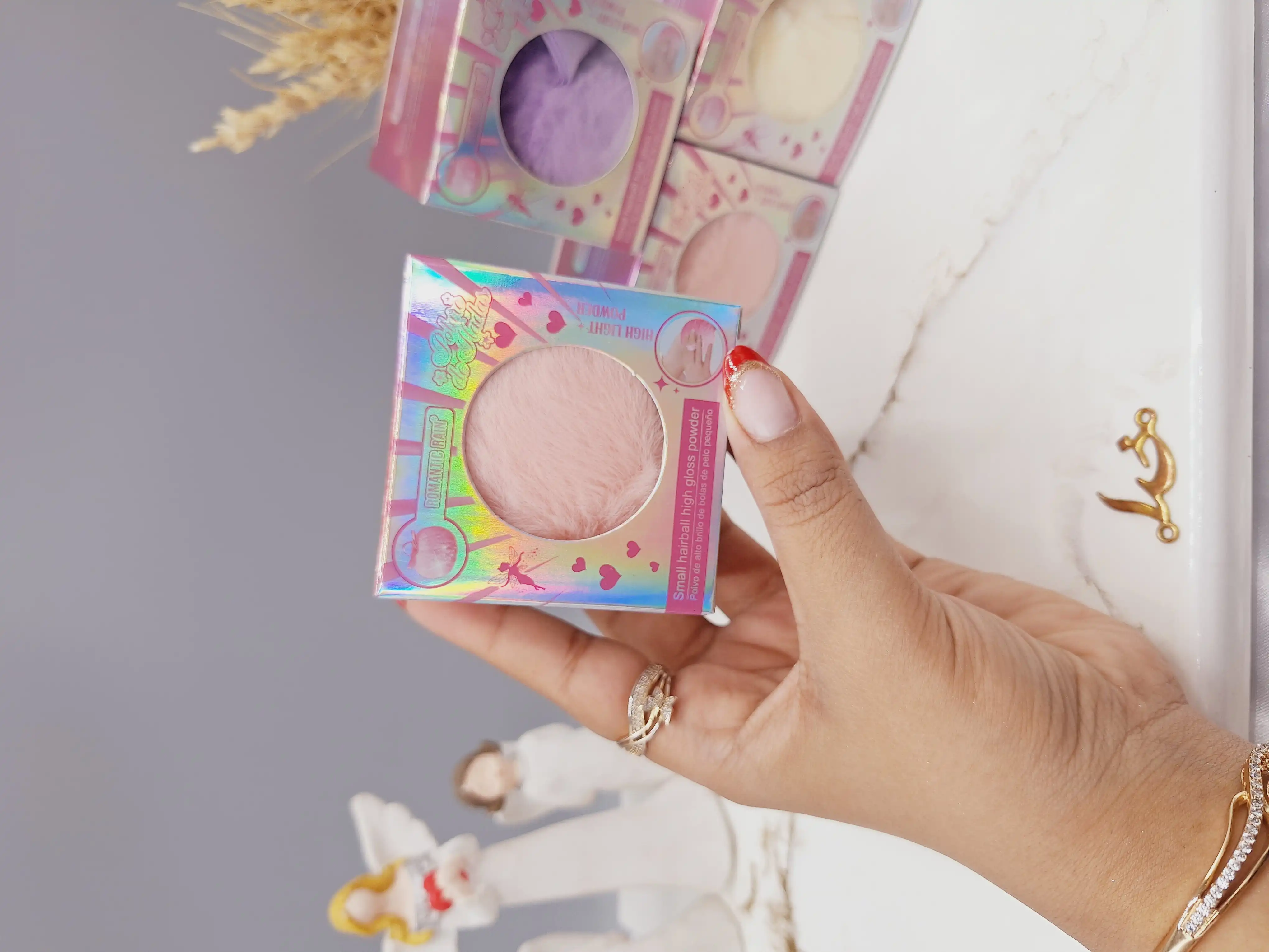 بمب هایلایتر شاین دار پنبه ای برای بدن و صورت برند ROMANTIC RAIN کد R626