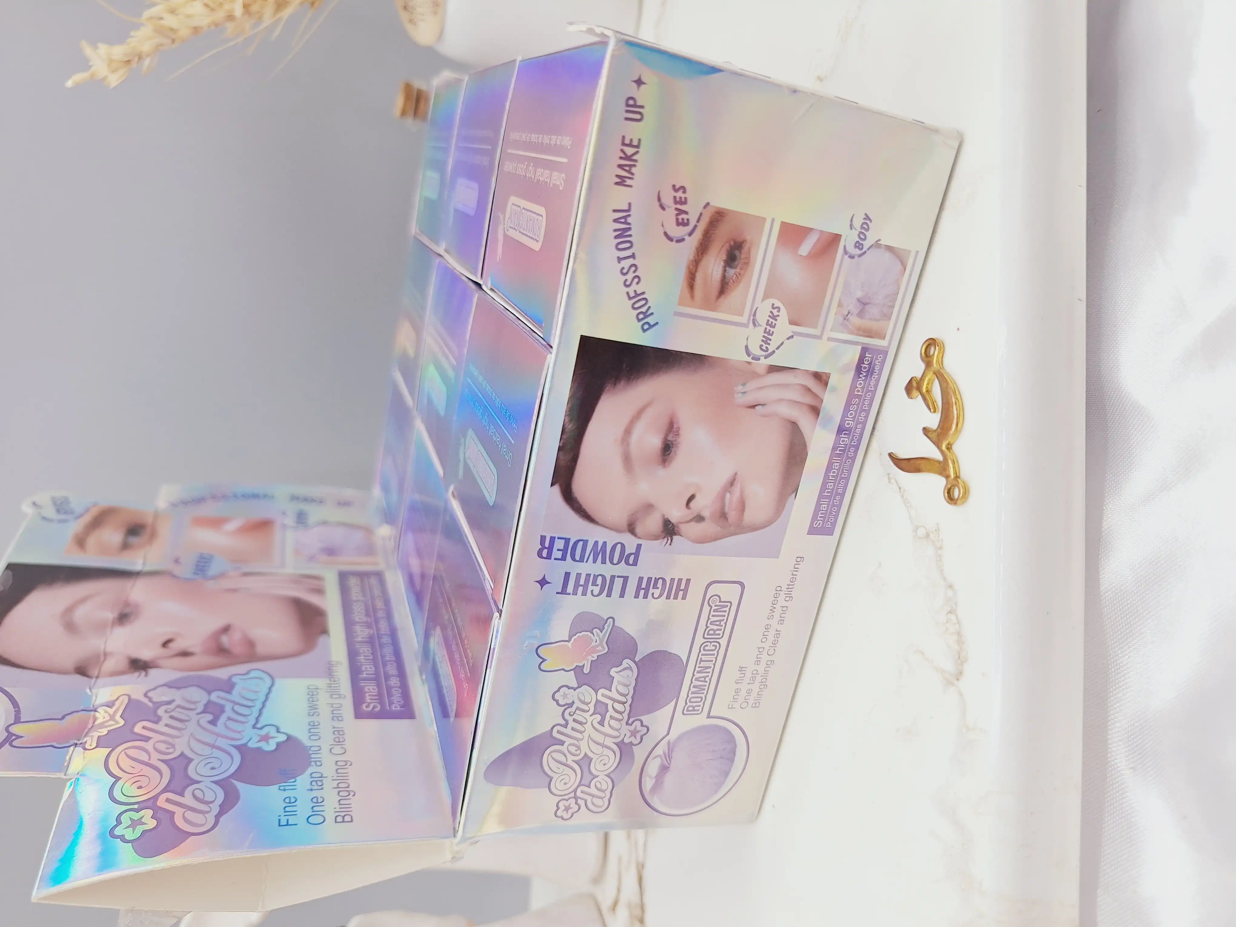 بمب هایلایتر شاین دار پنبه ای برای بدن و صورت برند ROMANTIC RAIN کد R625