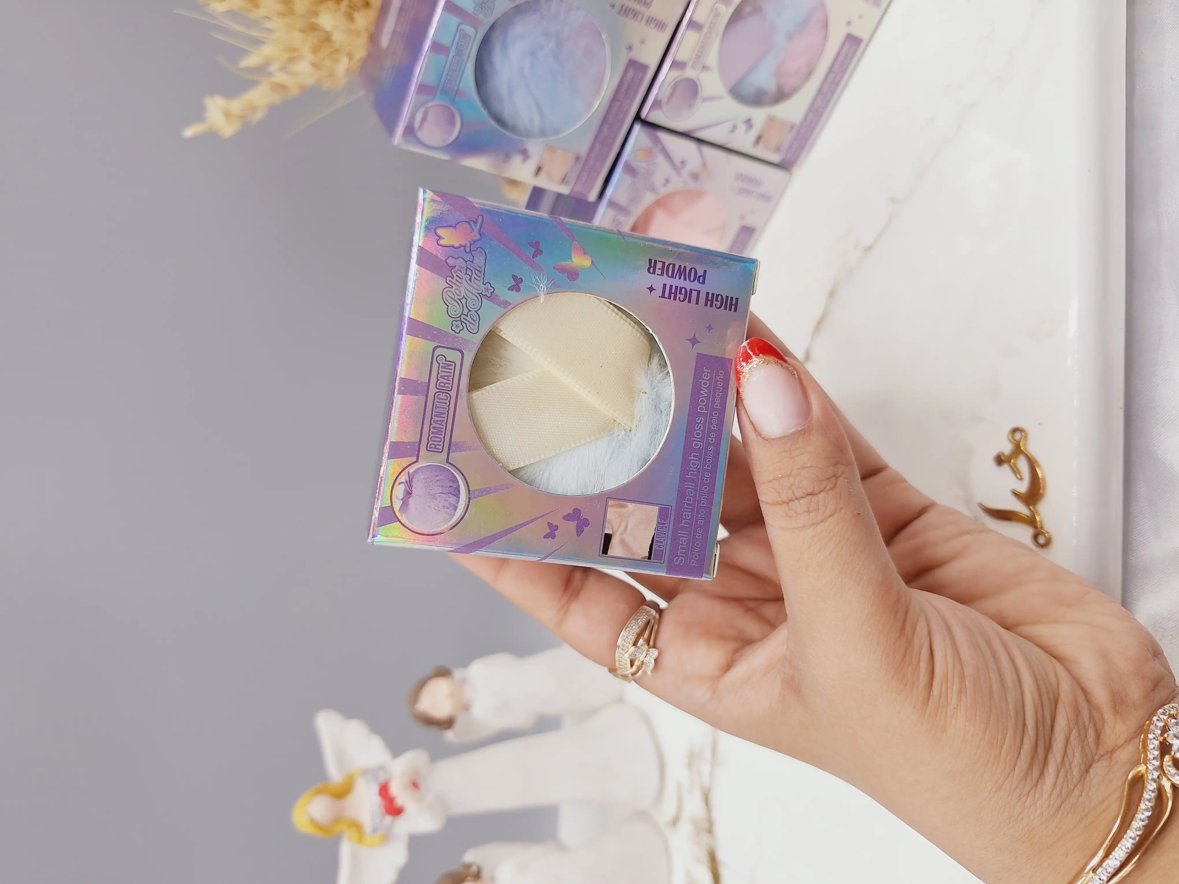 بمب هایلایتر شاین دار پنبه ای برای بدن و صورت برند ROMANTIC RAIN کد R625