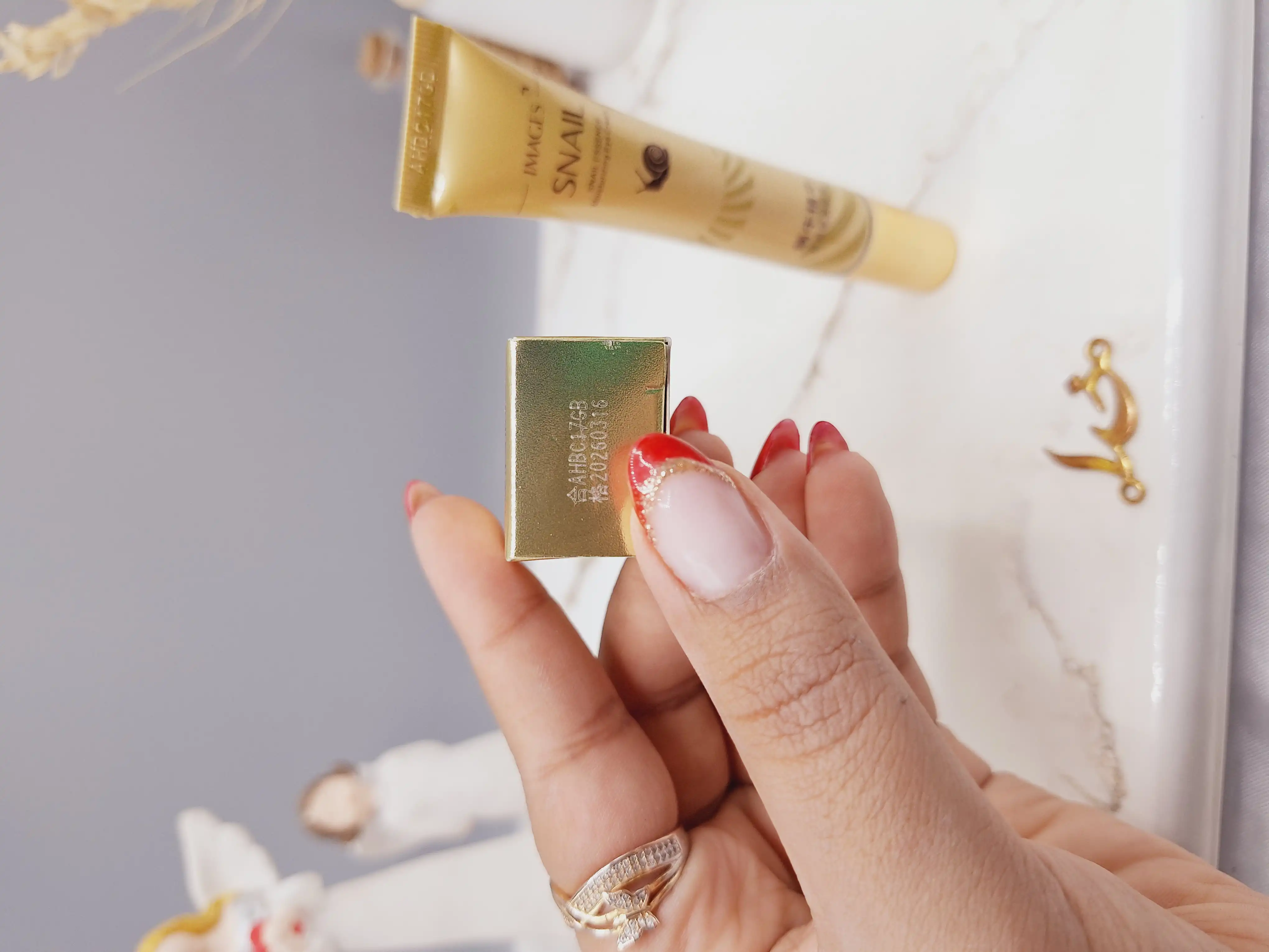 کرم دور چشم حلزون برند ایمیجز IMAGES کد XXM 2811