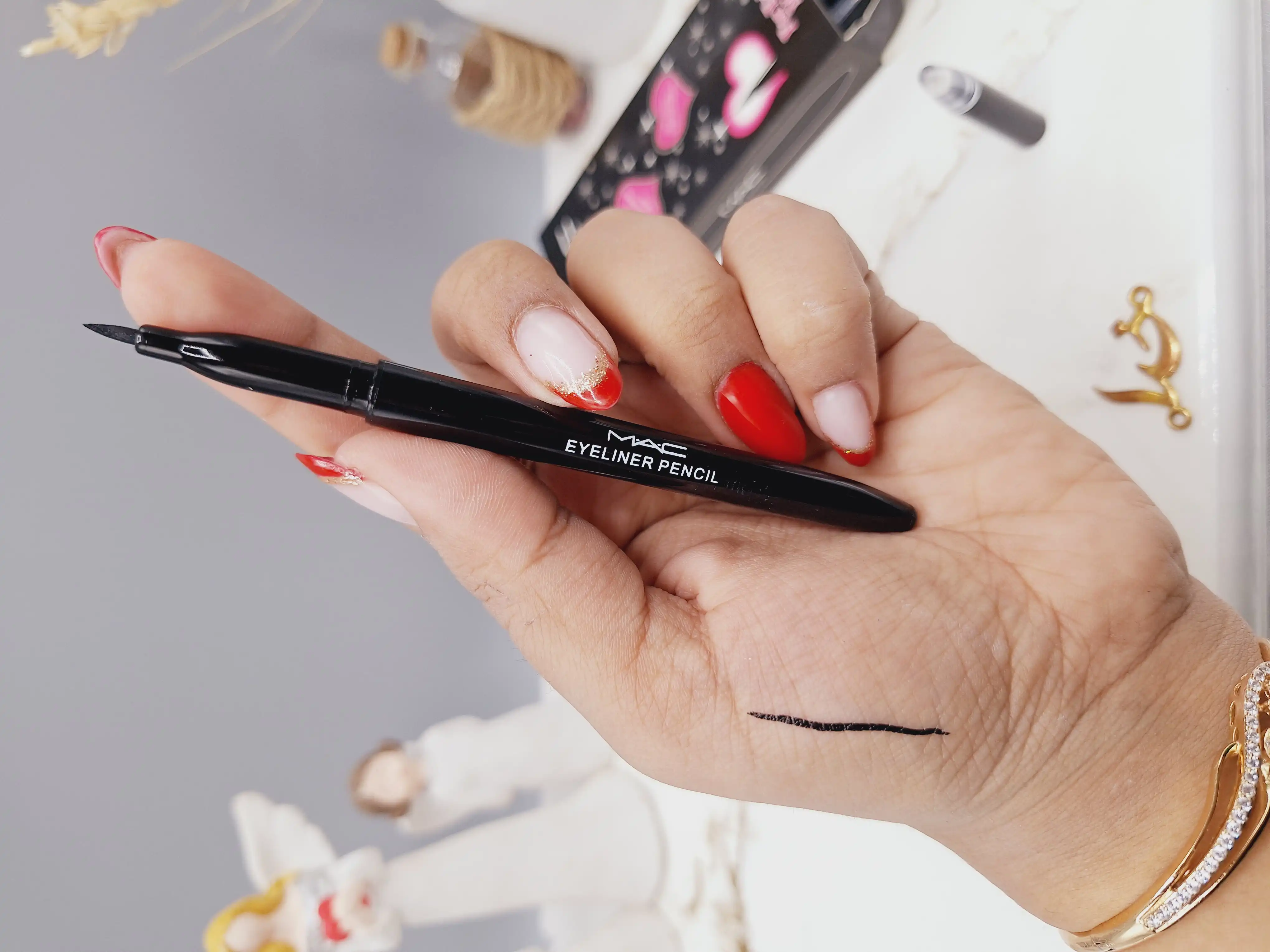 خط چشم مشکی ماژیکی مدل خودکاری