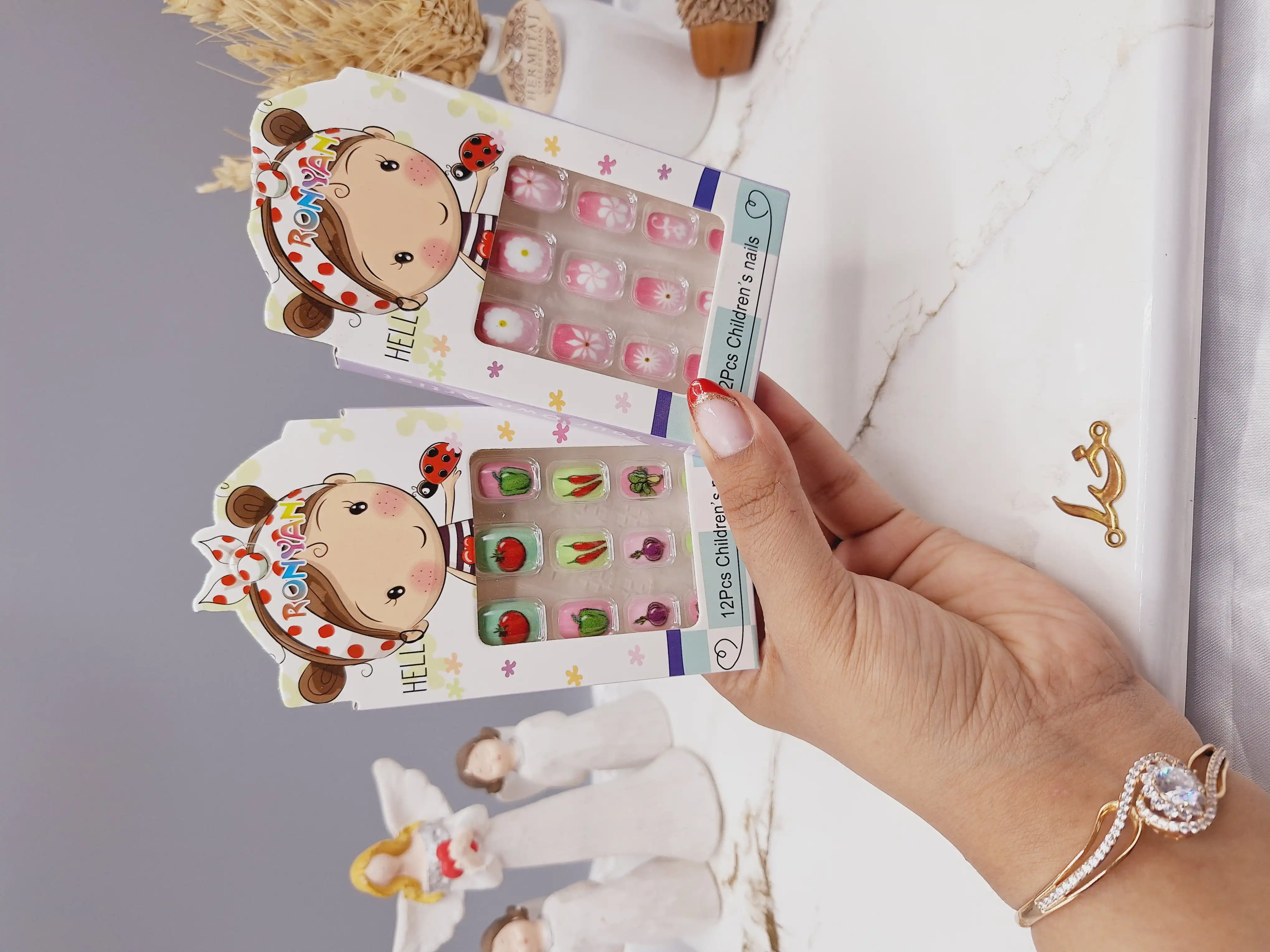 پک ناخن مصنوعی طرح فانتزی دختر کفشدوزکی برند RONYAN کد 7806