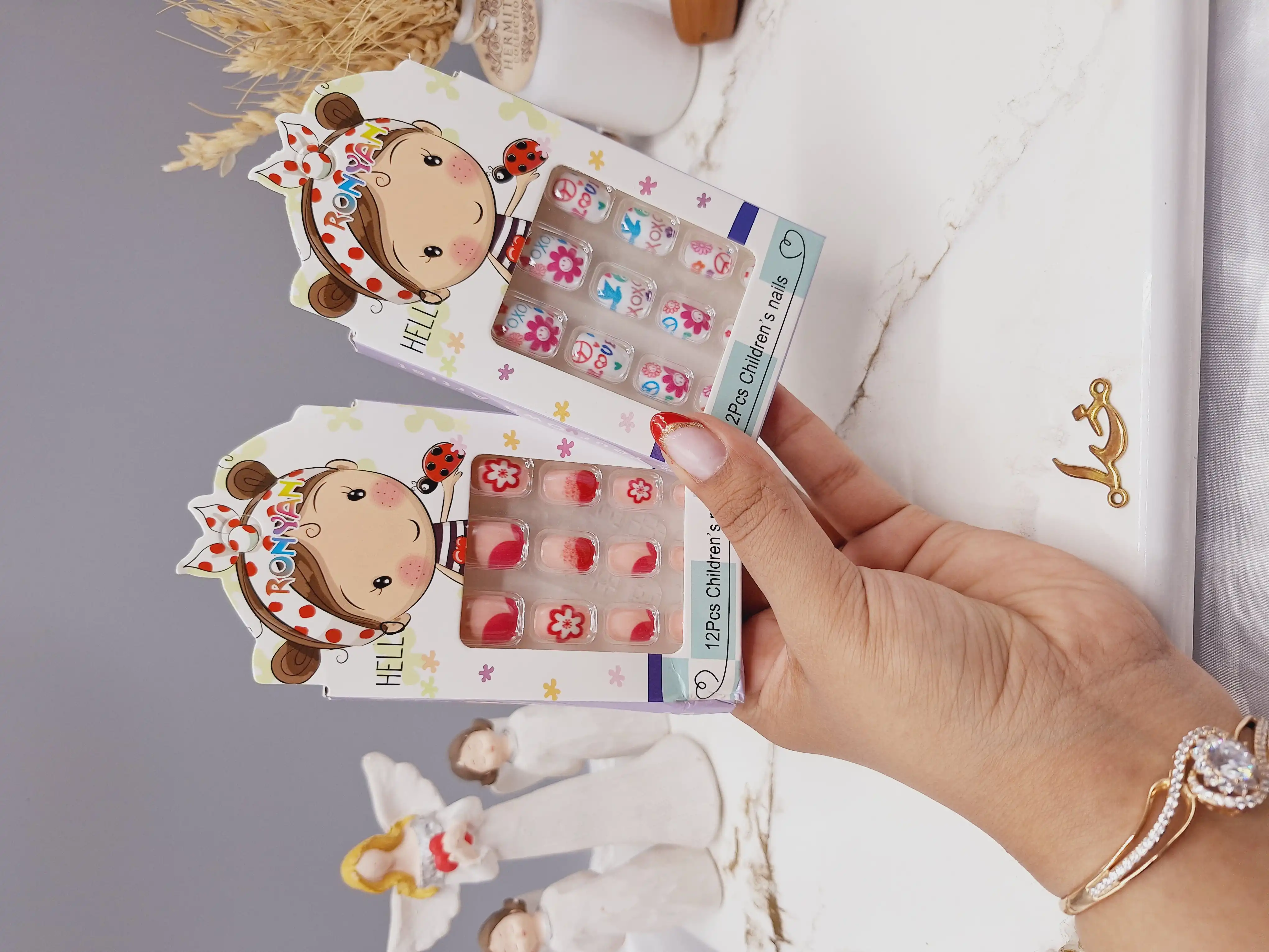 پک ناخن مصنوعی طرح فانتزی دختر کفشدوزکی برند RONYAN کد 7806