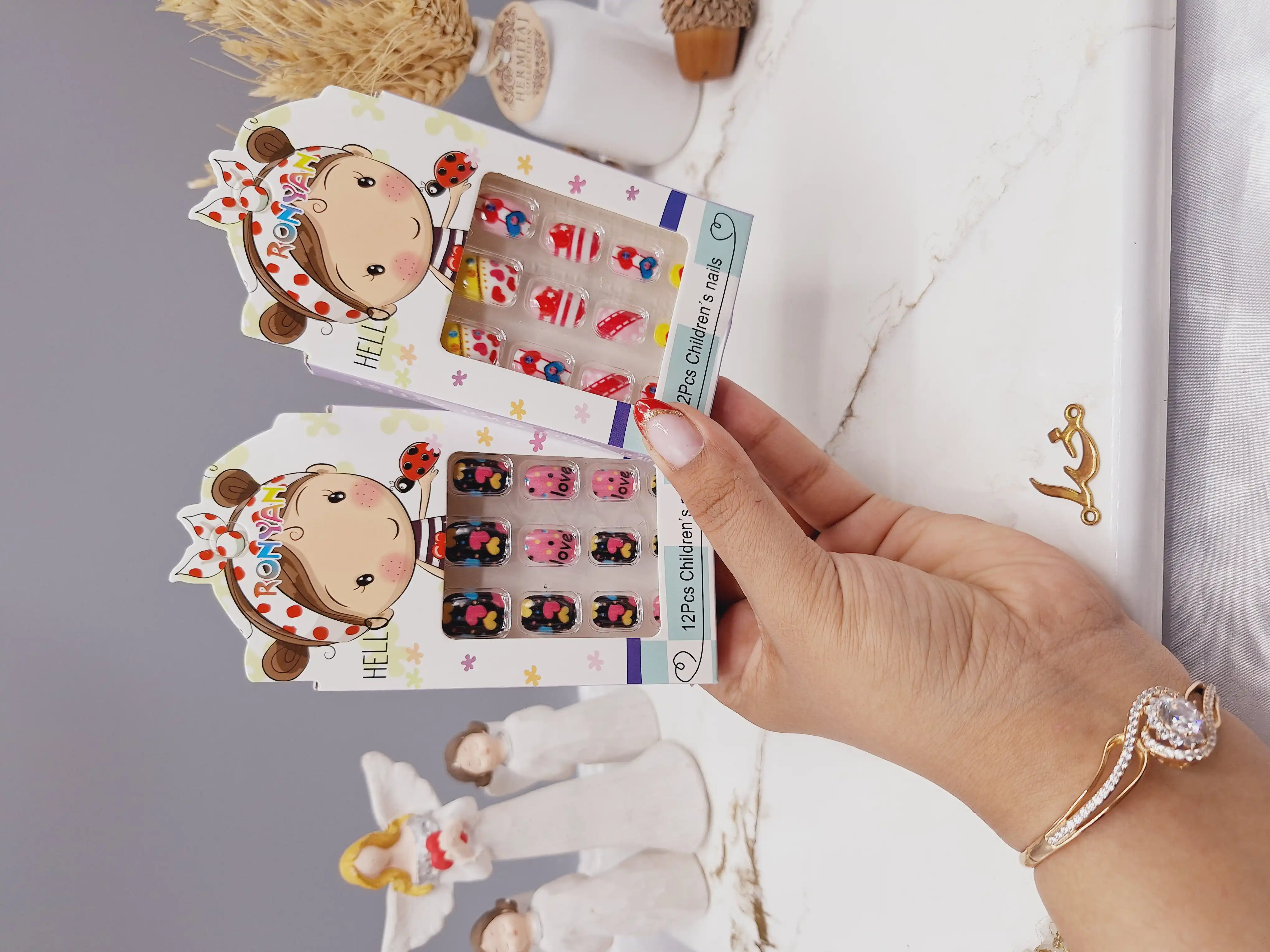 پک ناخن مصنوعی طرح فانتزی دختر کفشدوزکی برند RONYAN کد 7806