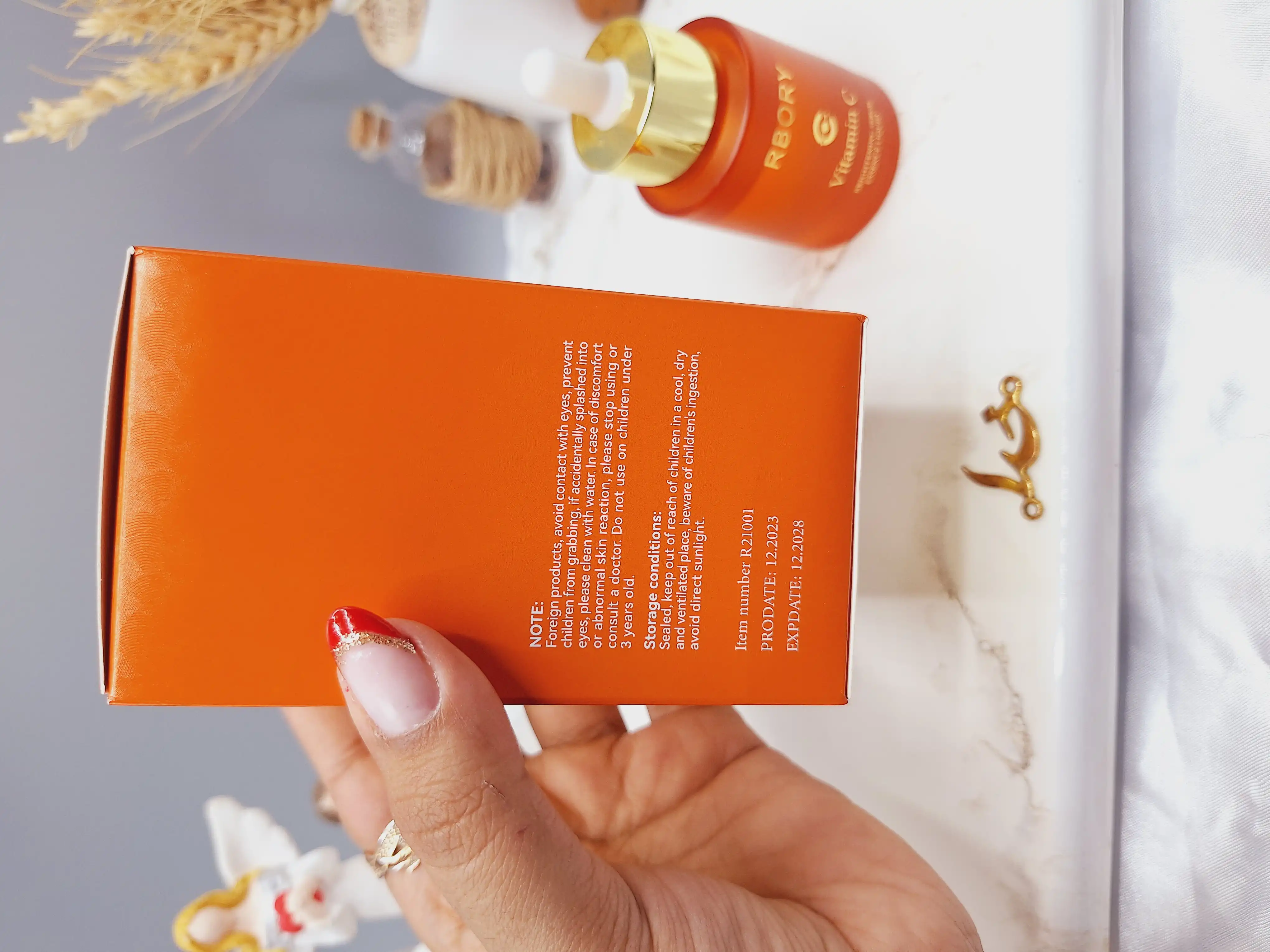 سرم روشن کننده و ضدلک ویتامین سی برند معروف  RBORY کد 5242 (اصلی)