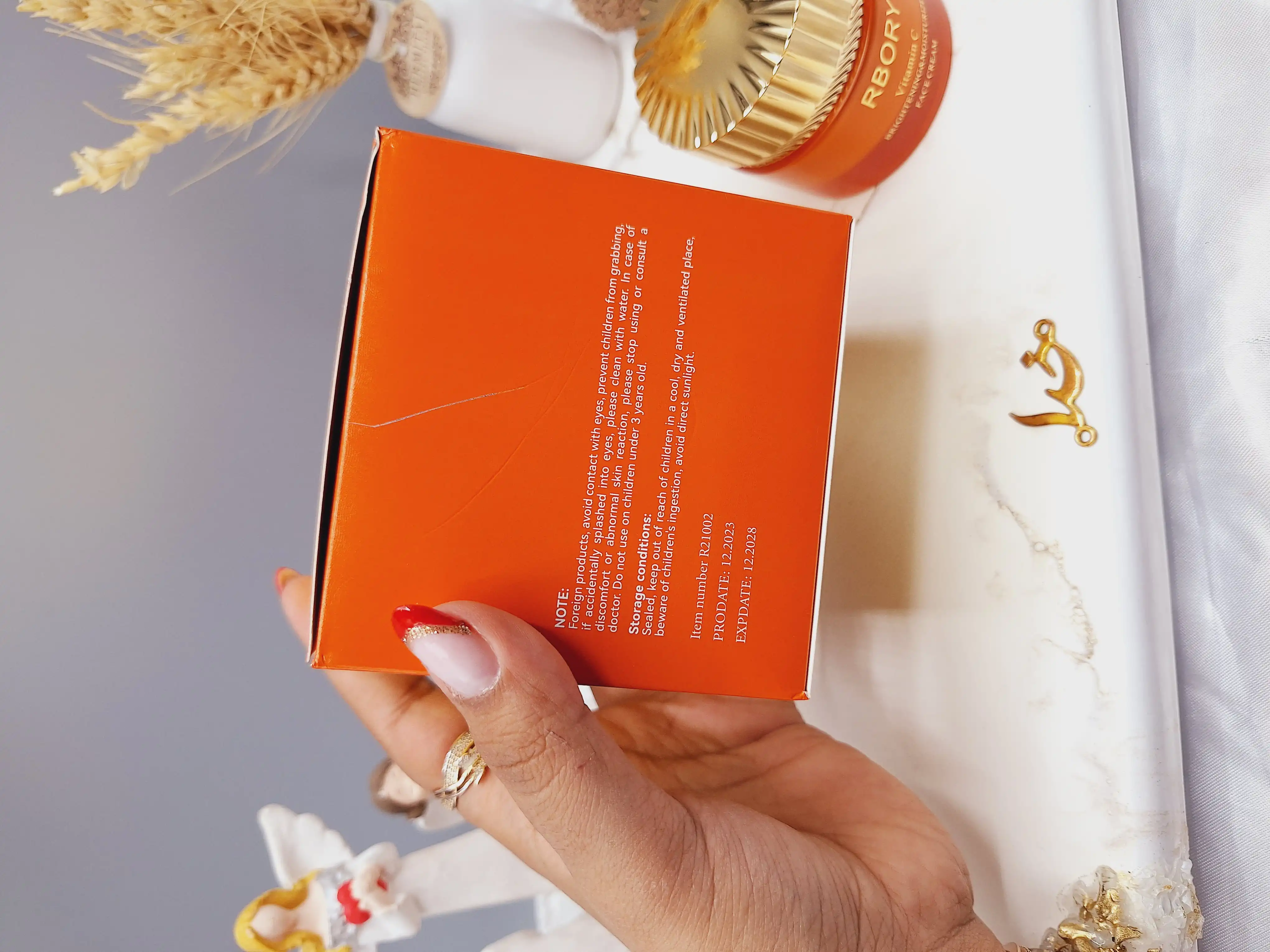 کرم روشن کننده و ضدلک ویتامین سی برند معروف RBORY کد 9687 (اصلی)