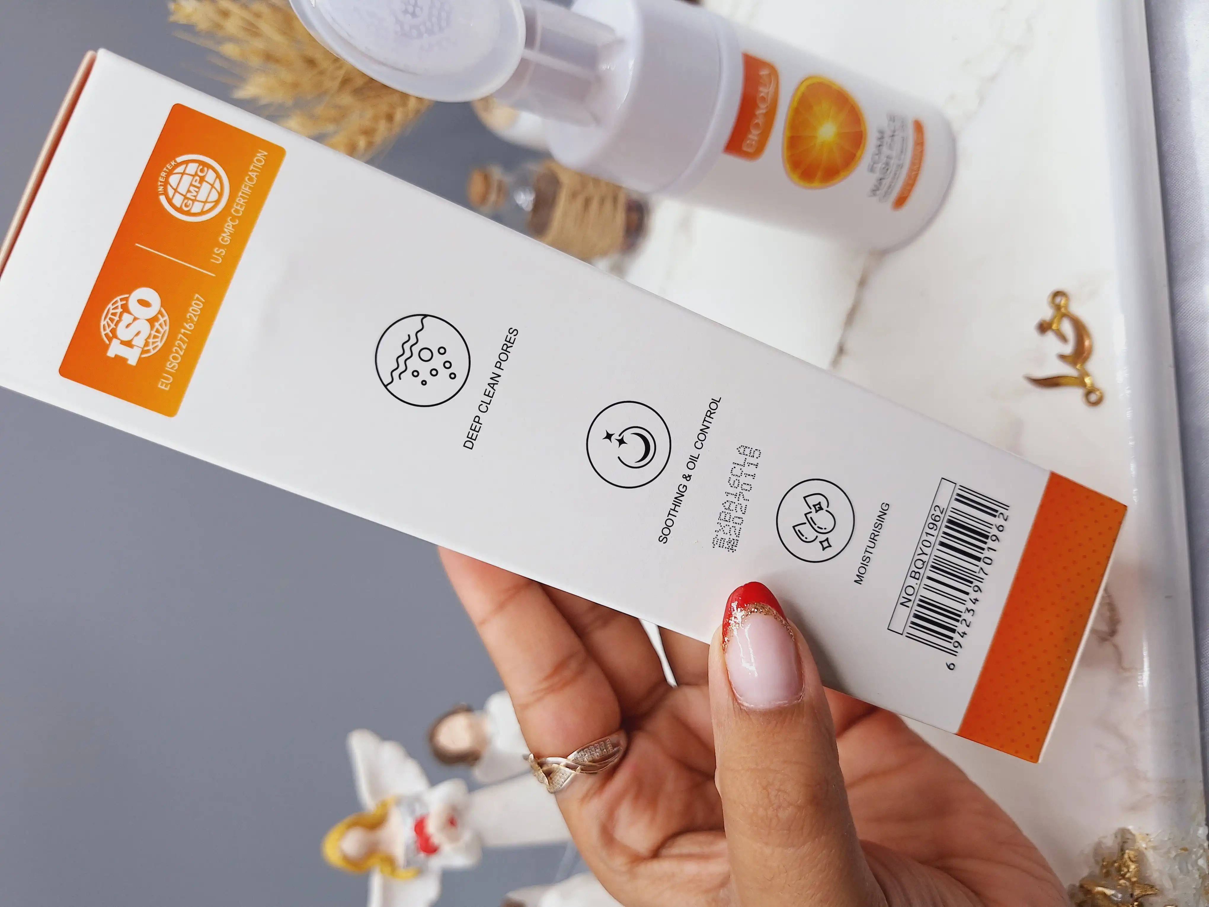 فوم براش دار  شستشو صورت با عصاره ویتامین سی برند بیوآکوا BIOAQUA کد BQY 01962