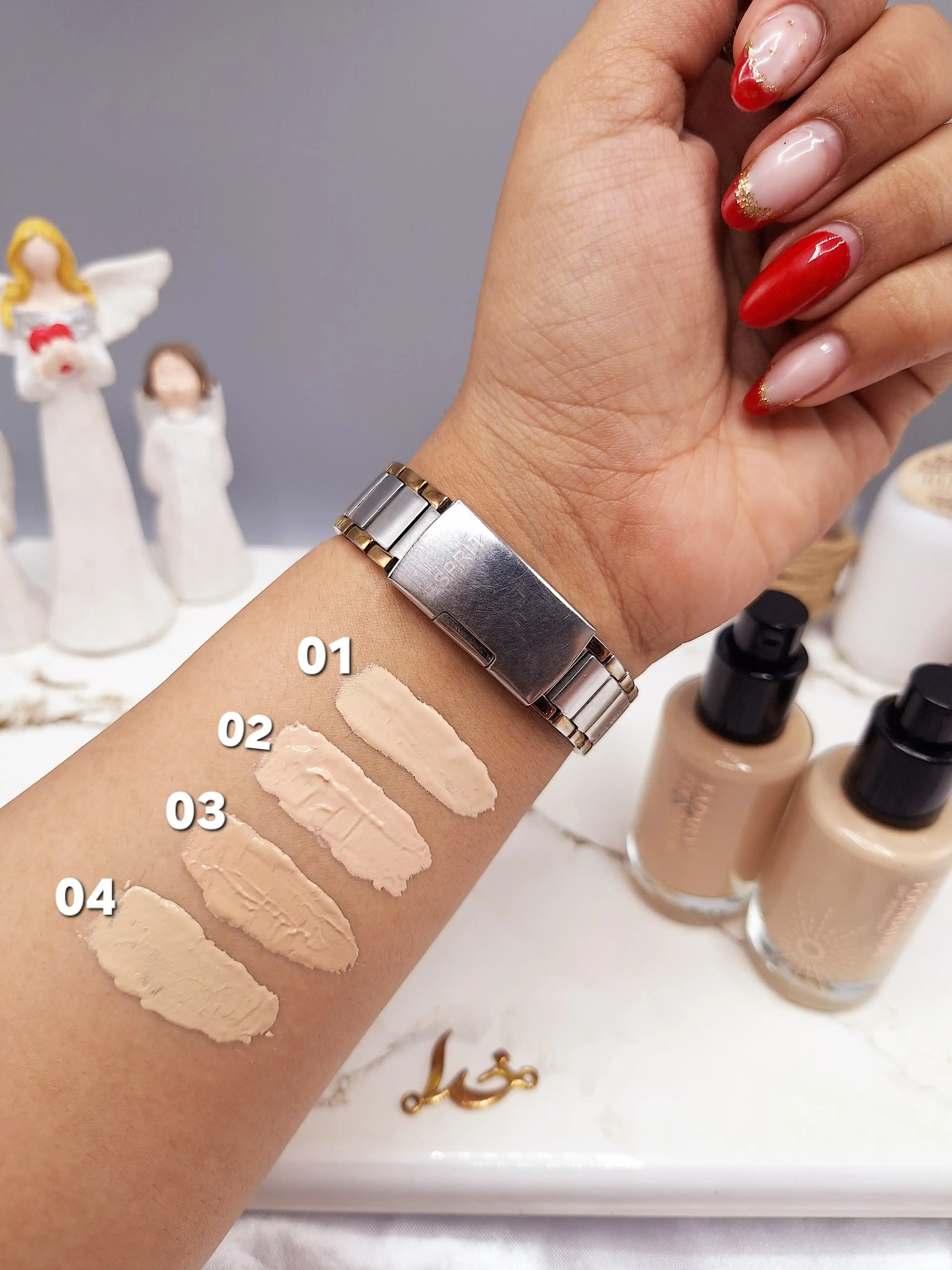 کرم پودر رنگ روشن FADAILY طرح استوانه ای درب نقره ای کد FA1014