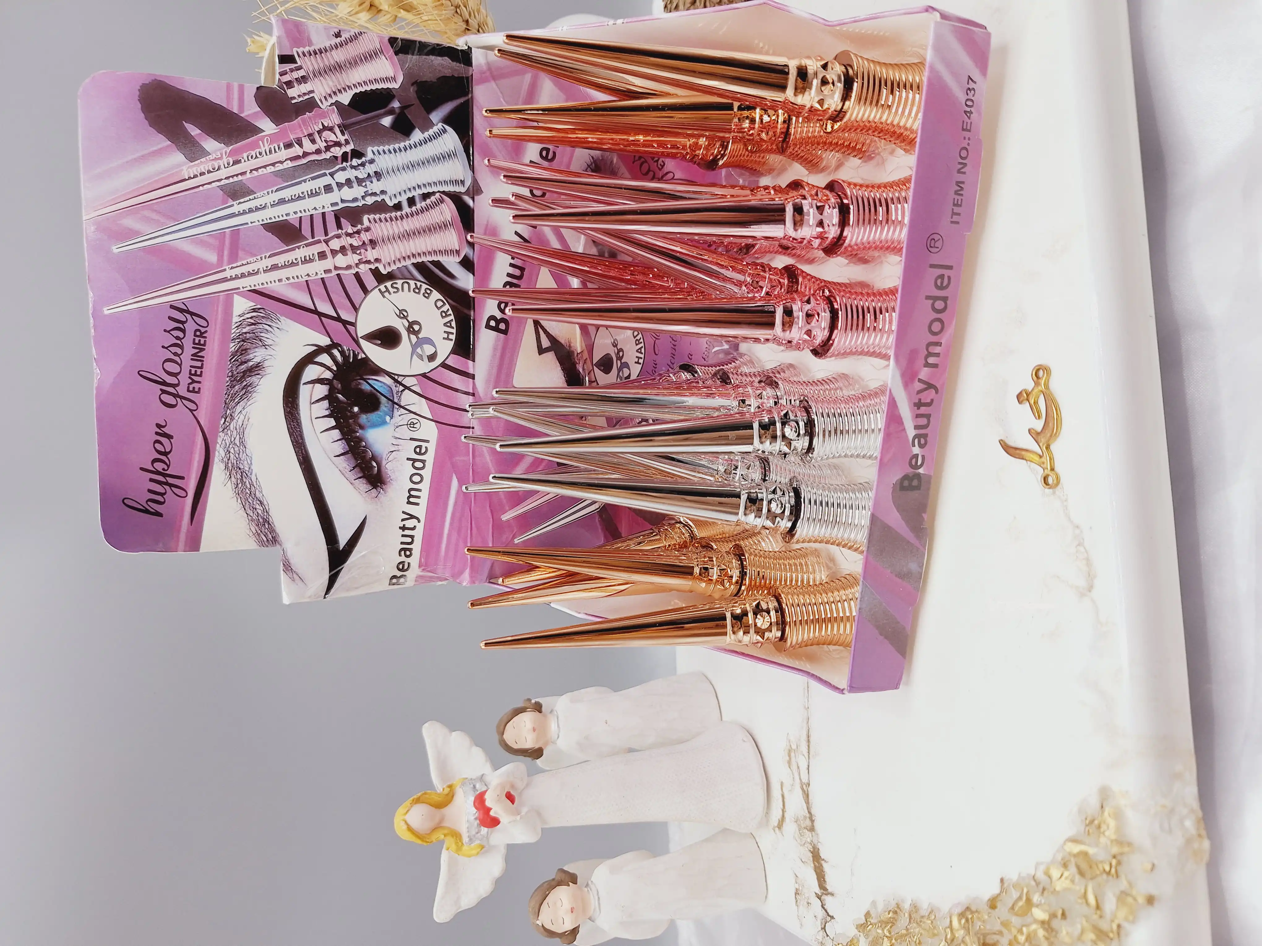 خط چشم مویی طرح پوکه استوانه ای برند Beauty model کد E4037