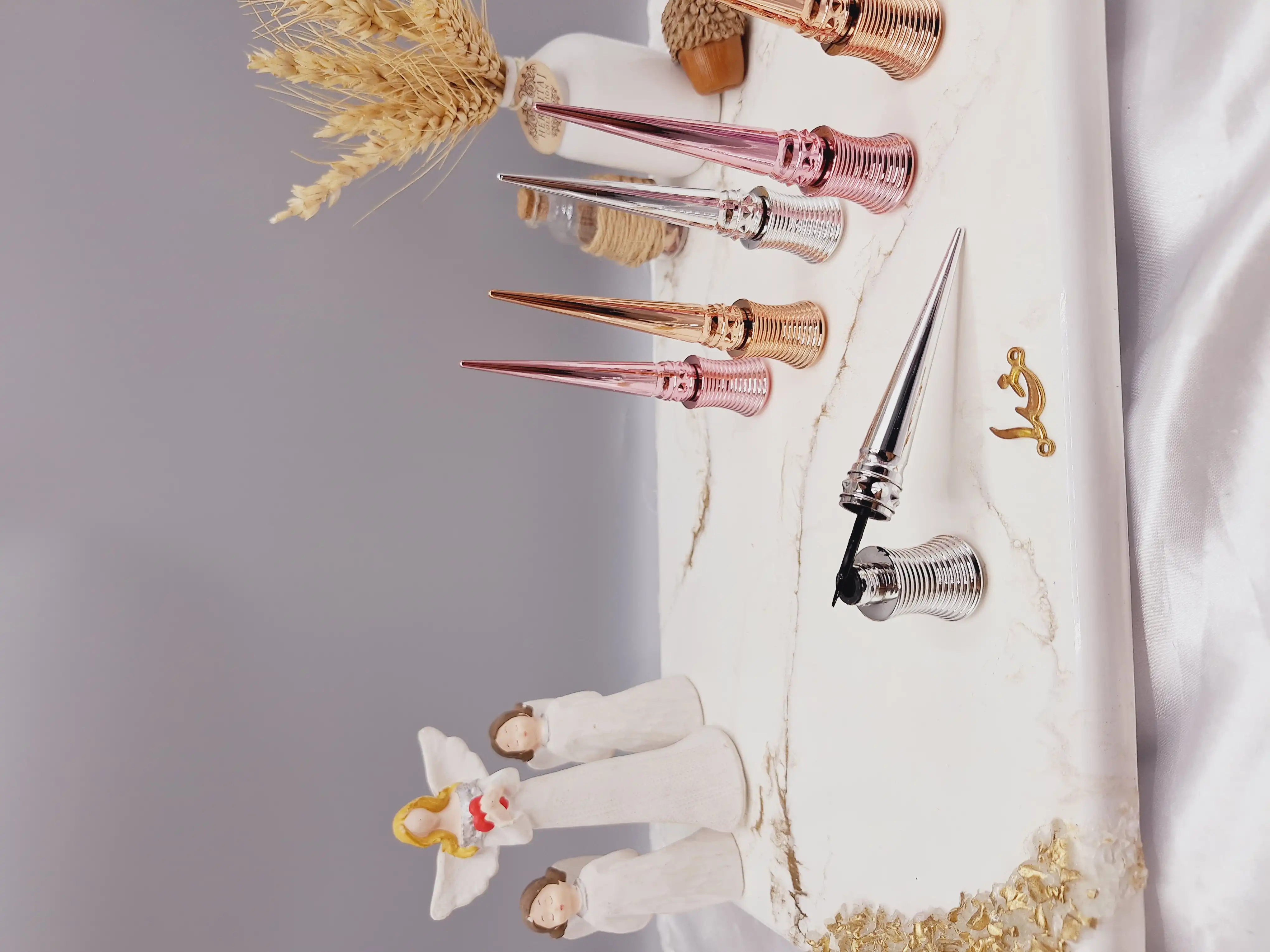 خط چشم مویی طرح پوکه استوانه ای برند Beauty model کد E4037