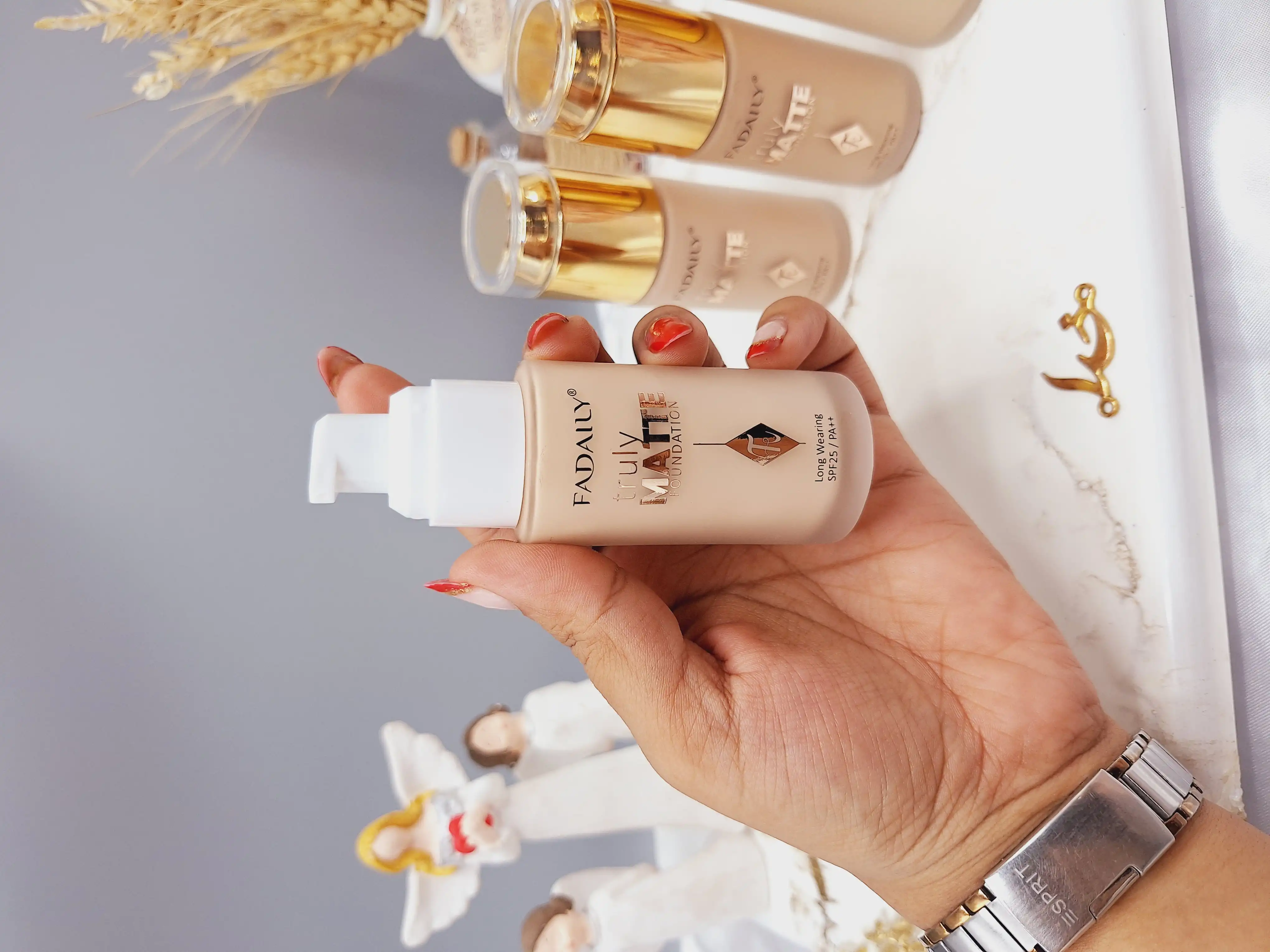 کرم پودر مات MATTE برند FADAILY کد FA1001 درب طلایی