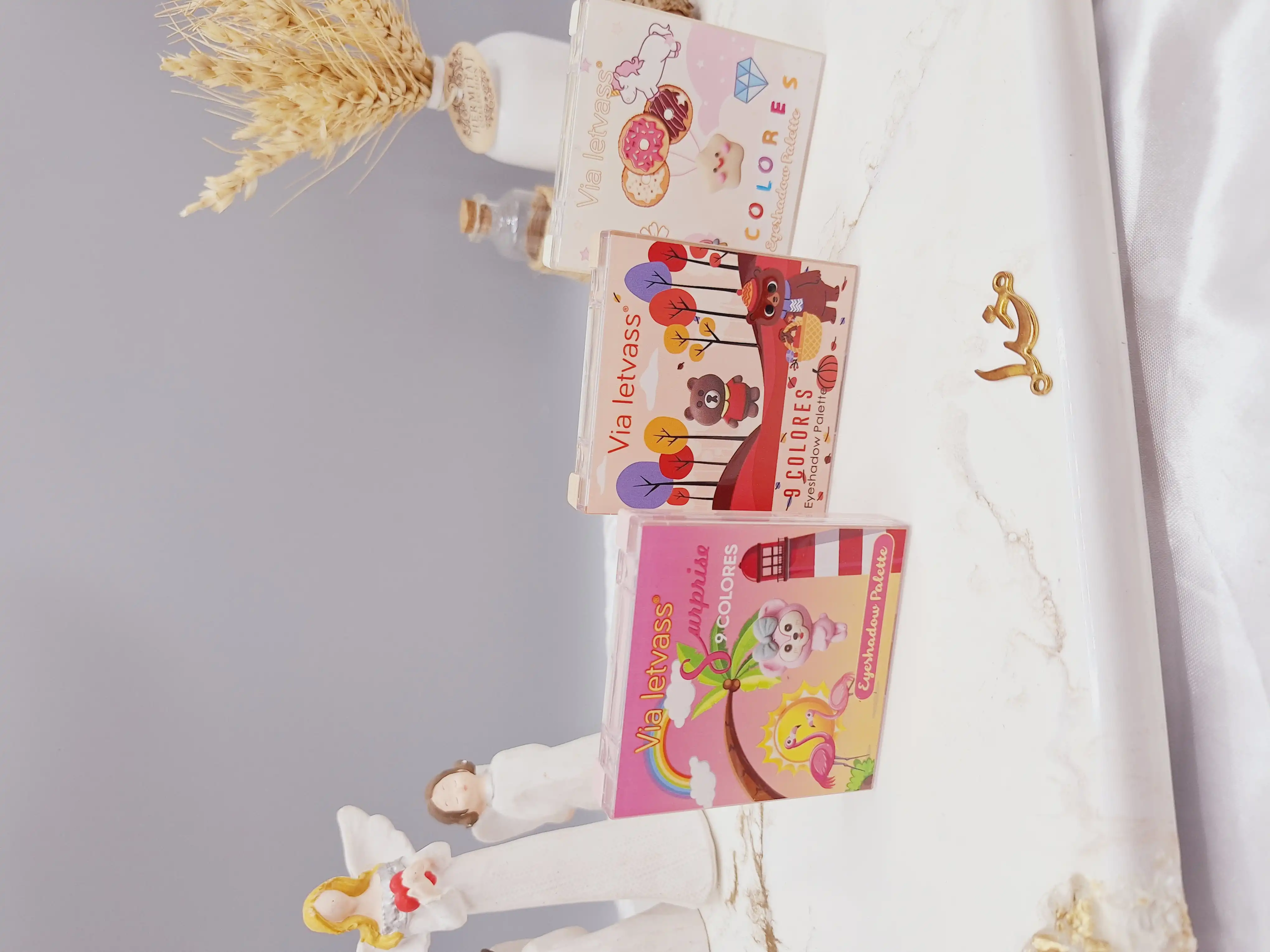 پالت رنگی تابستانه 9 رنگ طرح فانتزی شکلاتی برند Via letvass کد V_08A