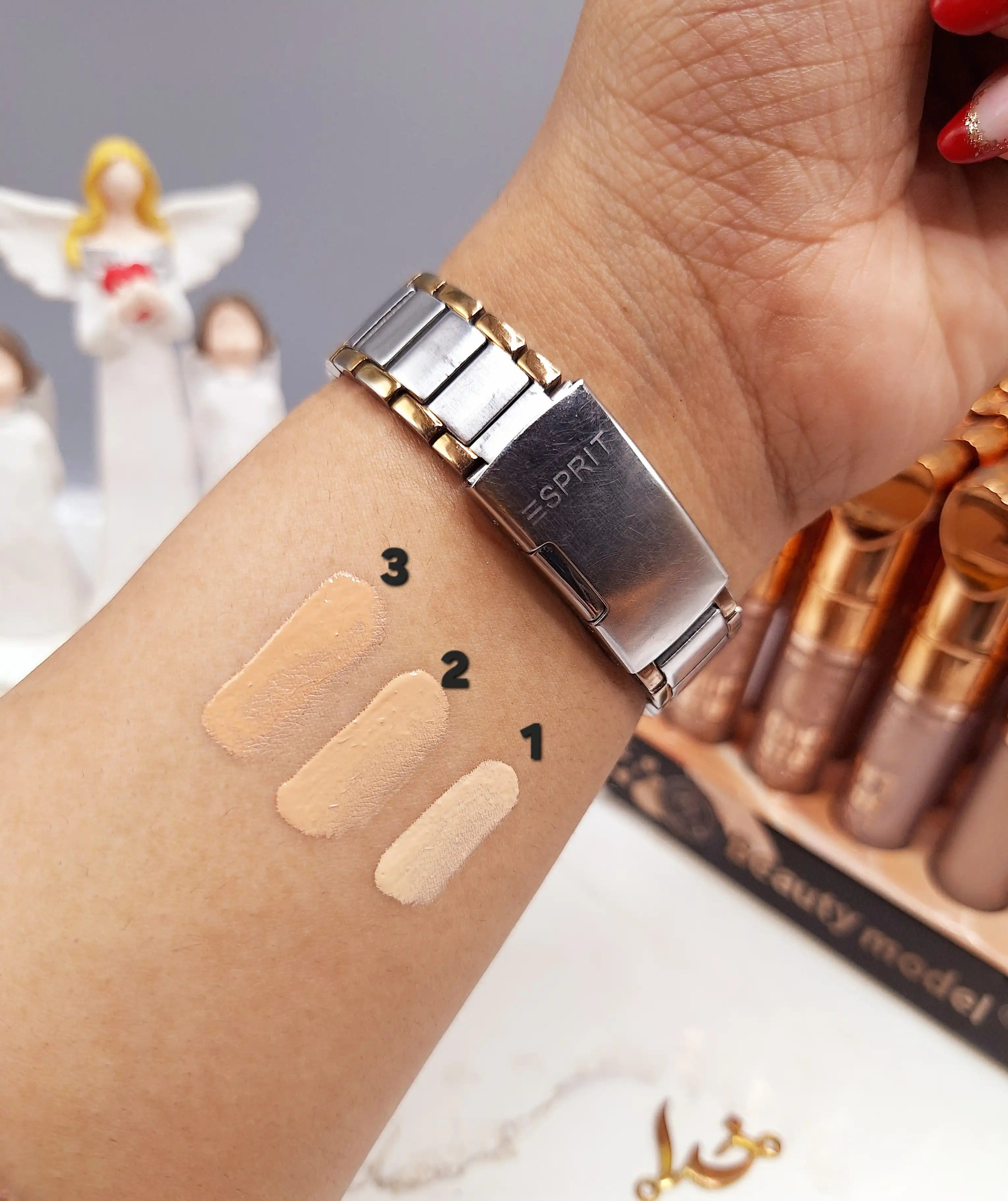 کانسلیر زیر چشم طرح قلب برند Beauty model کد F_023