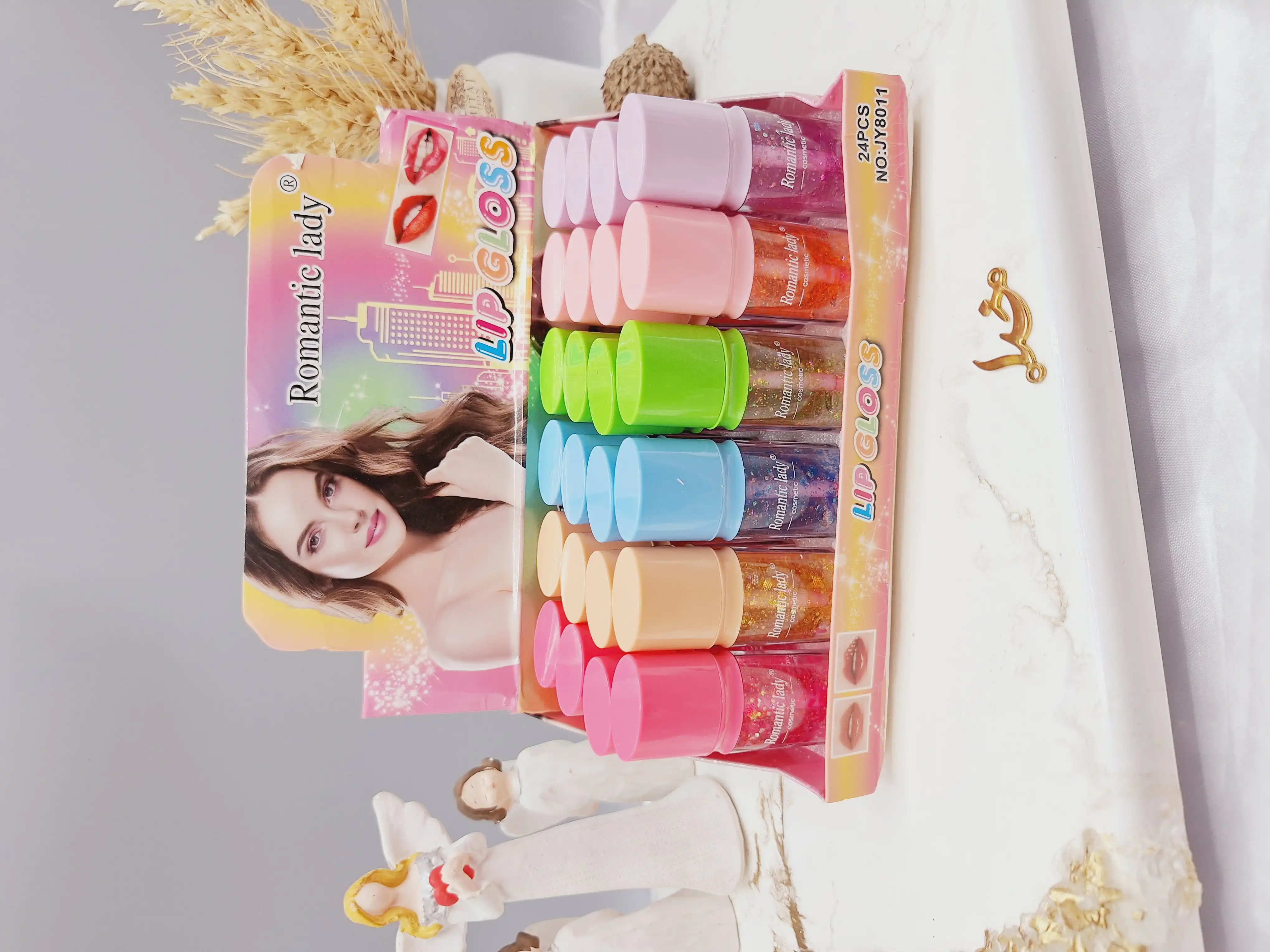 برق لب شاین دار طرح آبمیوه ای جذاب برند Romantic lady کد JY_8011