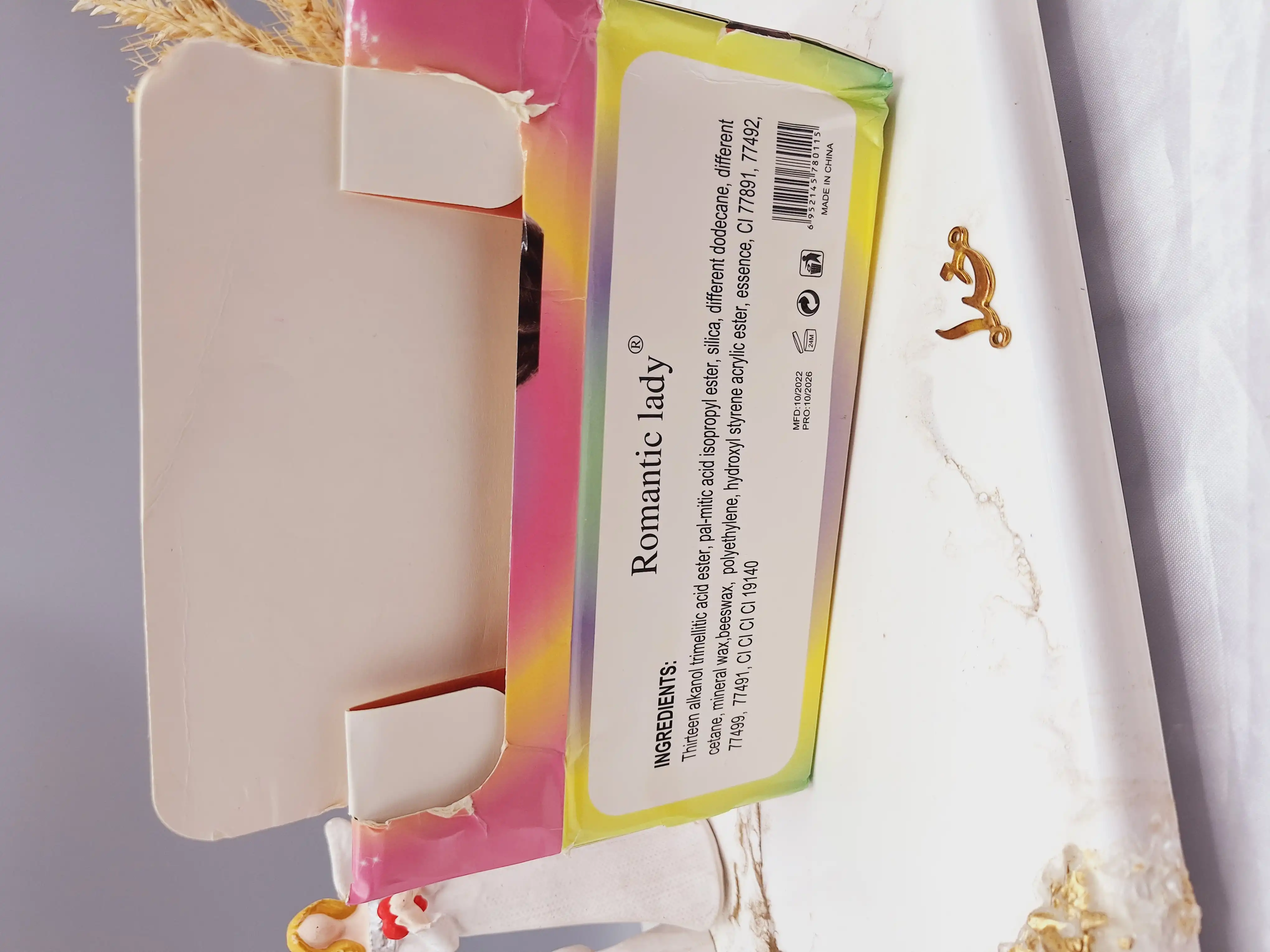 برق لب شاین دار طرح آبمیوه ای جذاب برند Romantic lady کد JY_8011