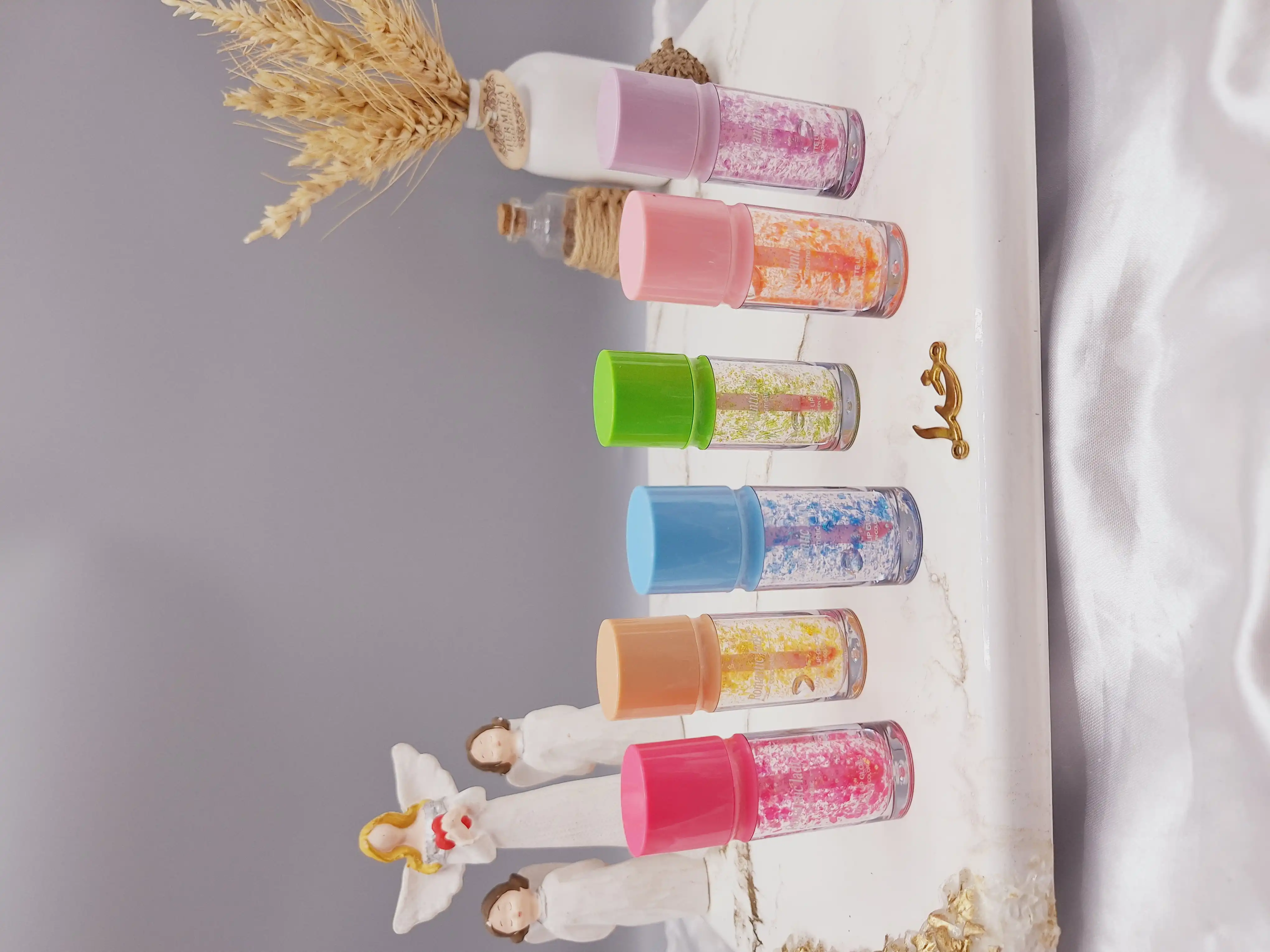 برق لب شاین دار طرح آبمیوه ای جذاب برند Romantic lady کد JY_8011