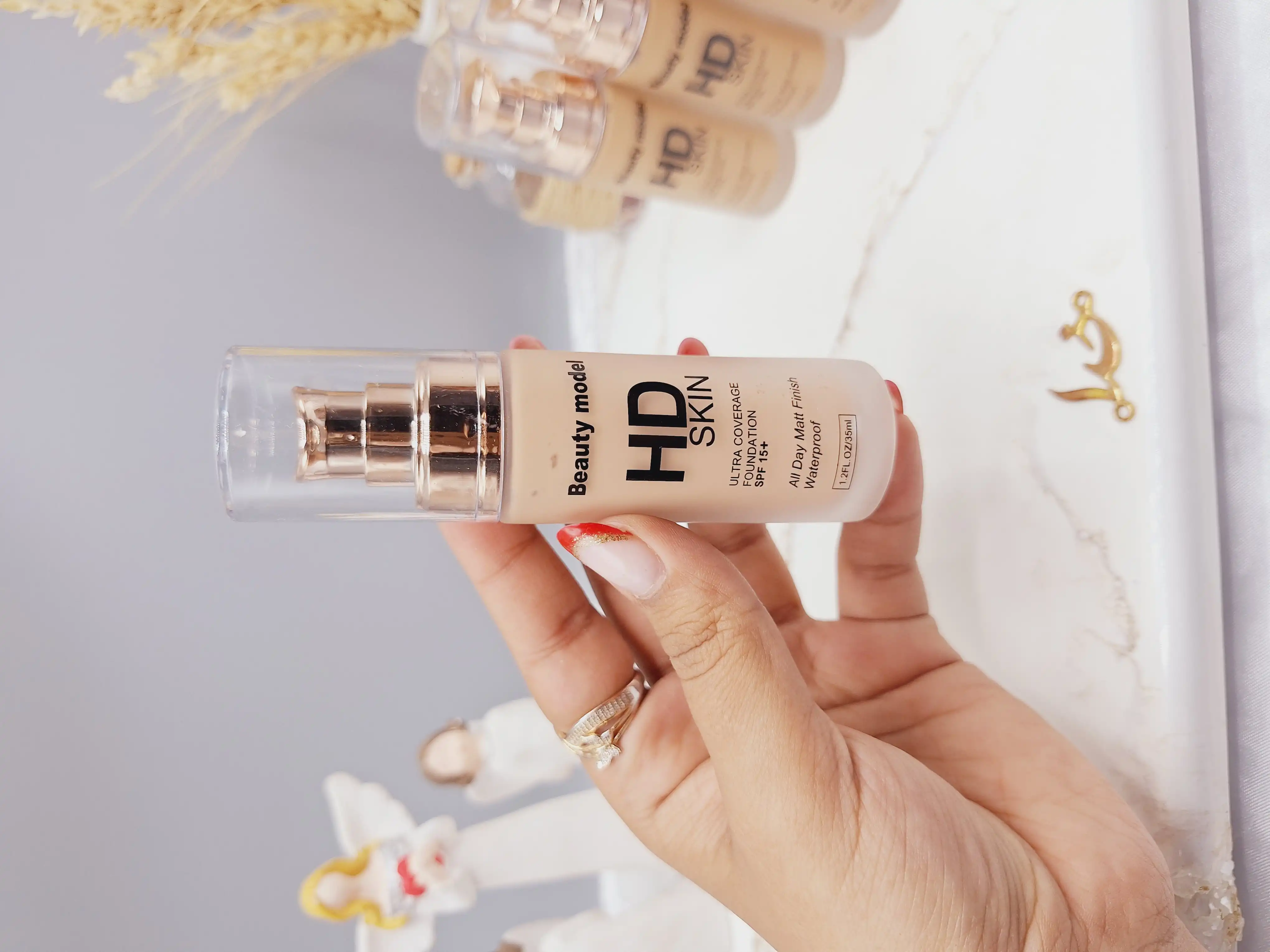 کرم پودر ضدآب با پوشش مناسب مات برند Beauty model کد BM2319