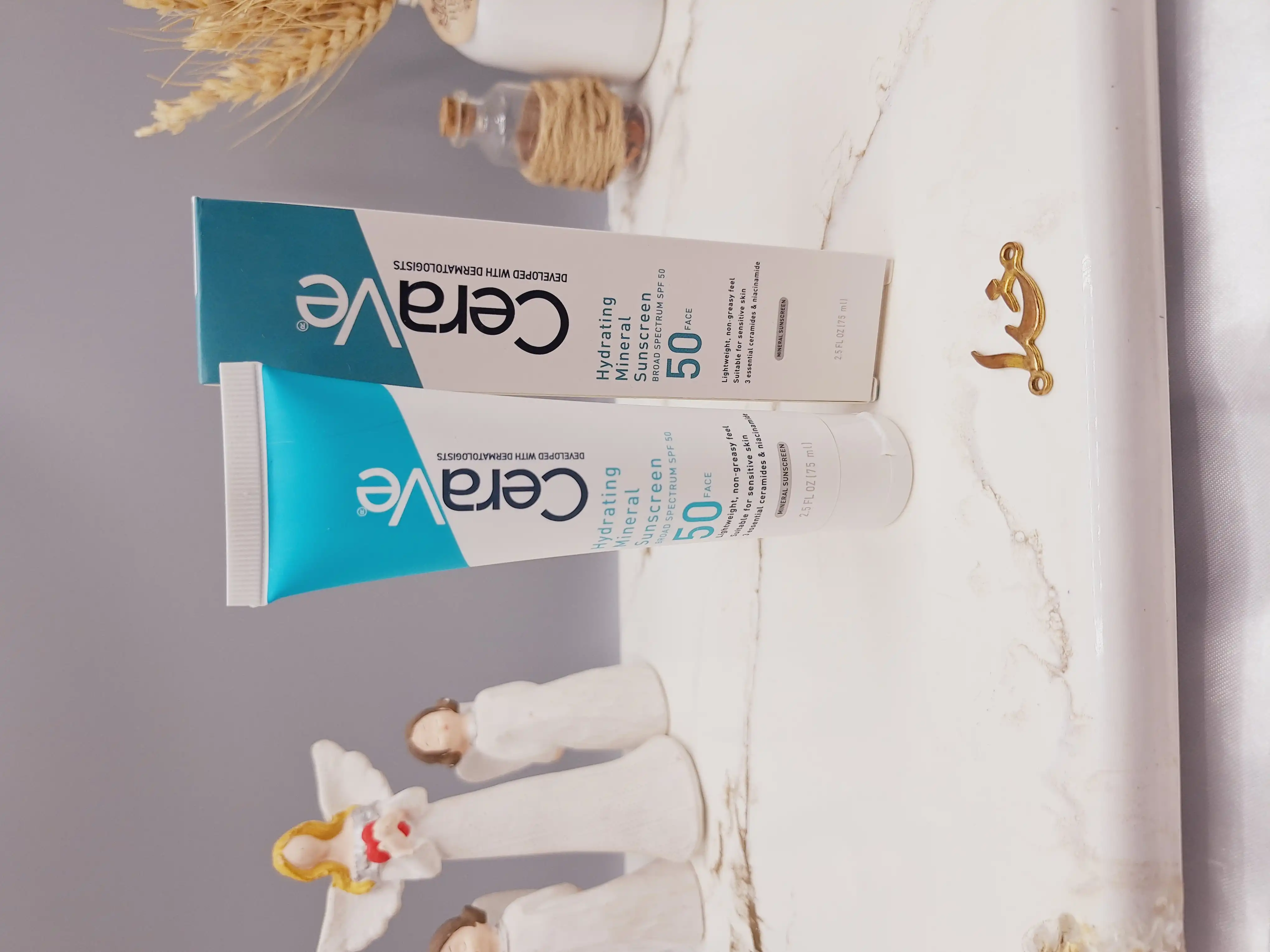 کرم ضد آفتاب معدنی آبرسان و لطیف کننده پوست برند ‏CeraVe‏ کد 4542