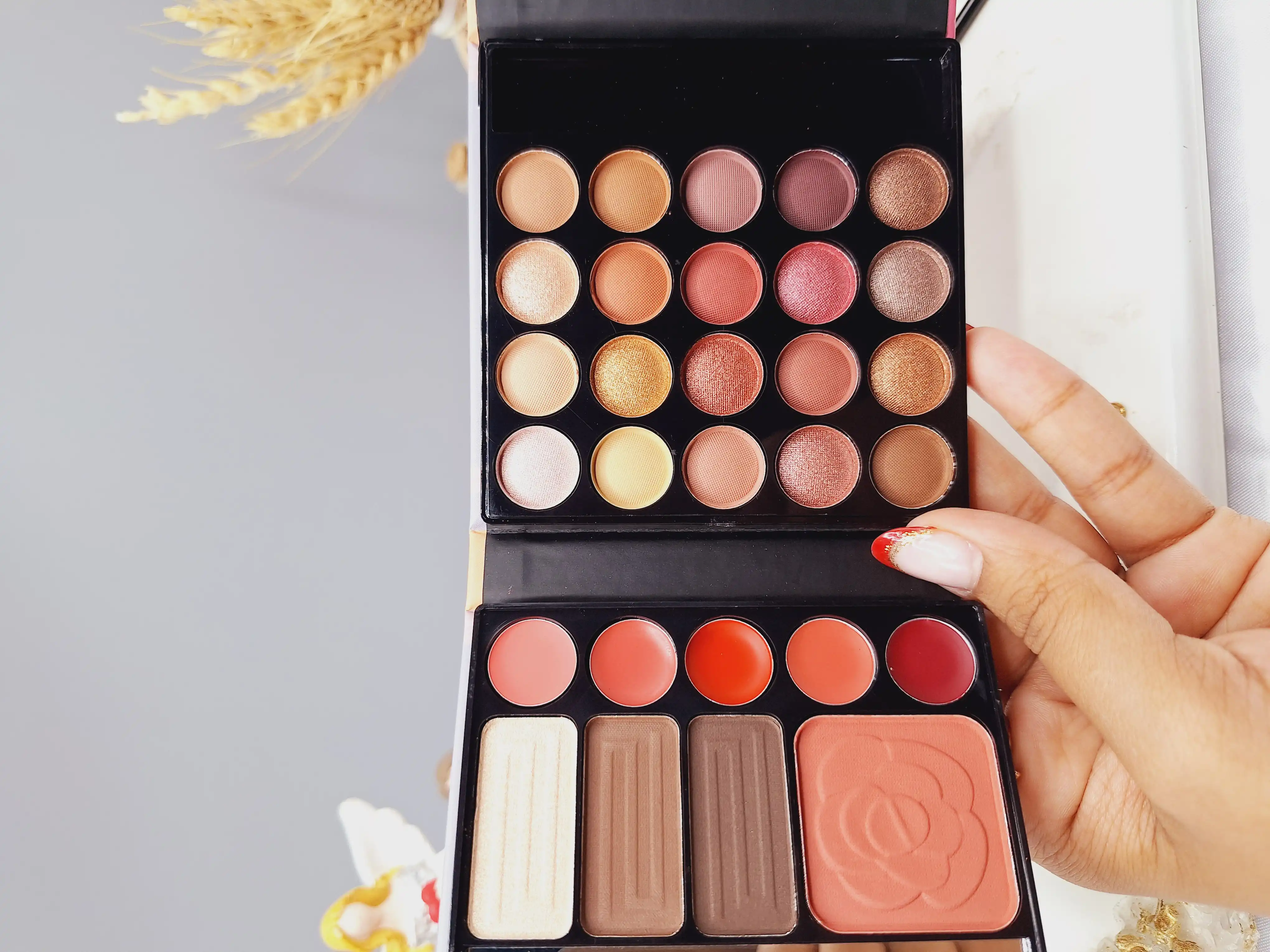 پالت سایه کیفی چند کاره طرح دختران کوچولو ساحلی برند ANALIDI کد 8659Q