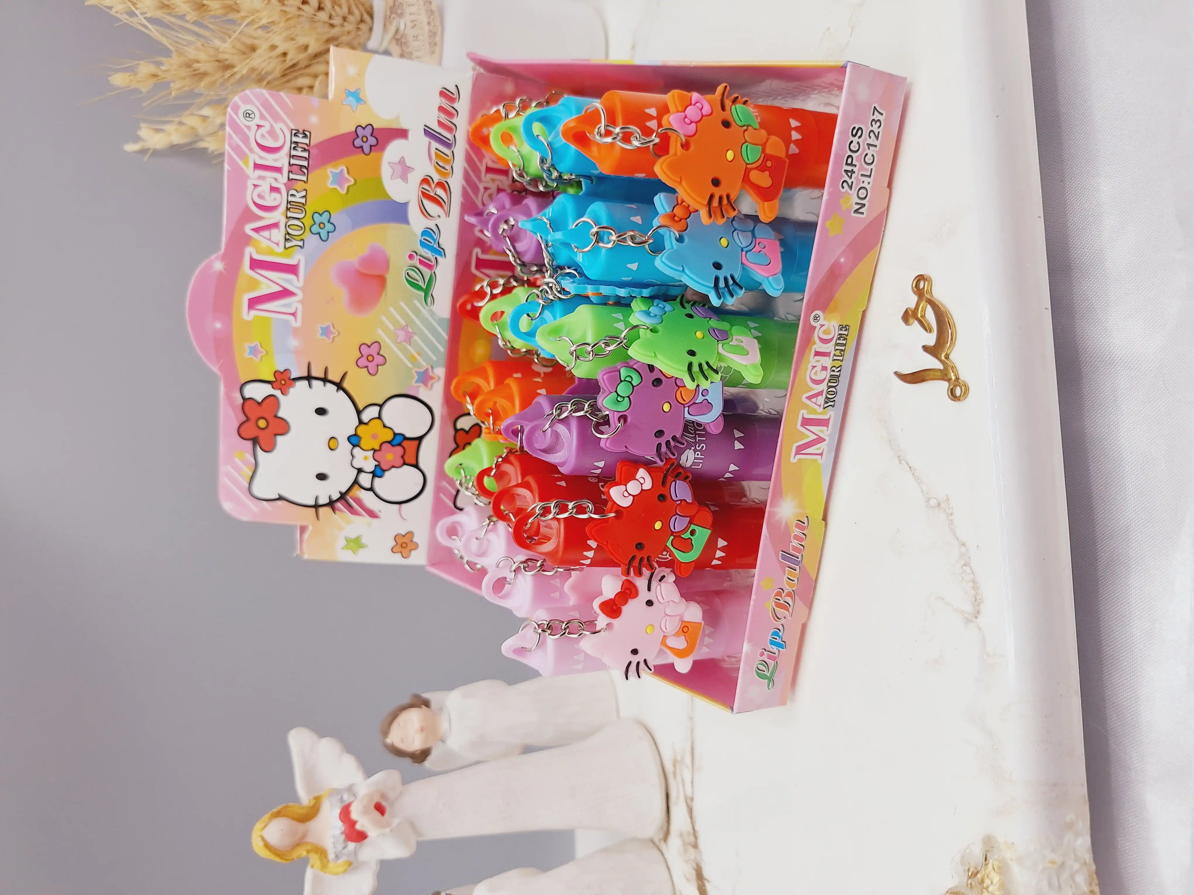 بالم لب خوشبو کیتی آویزدار برند مجیک MAGIC کد LC1237